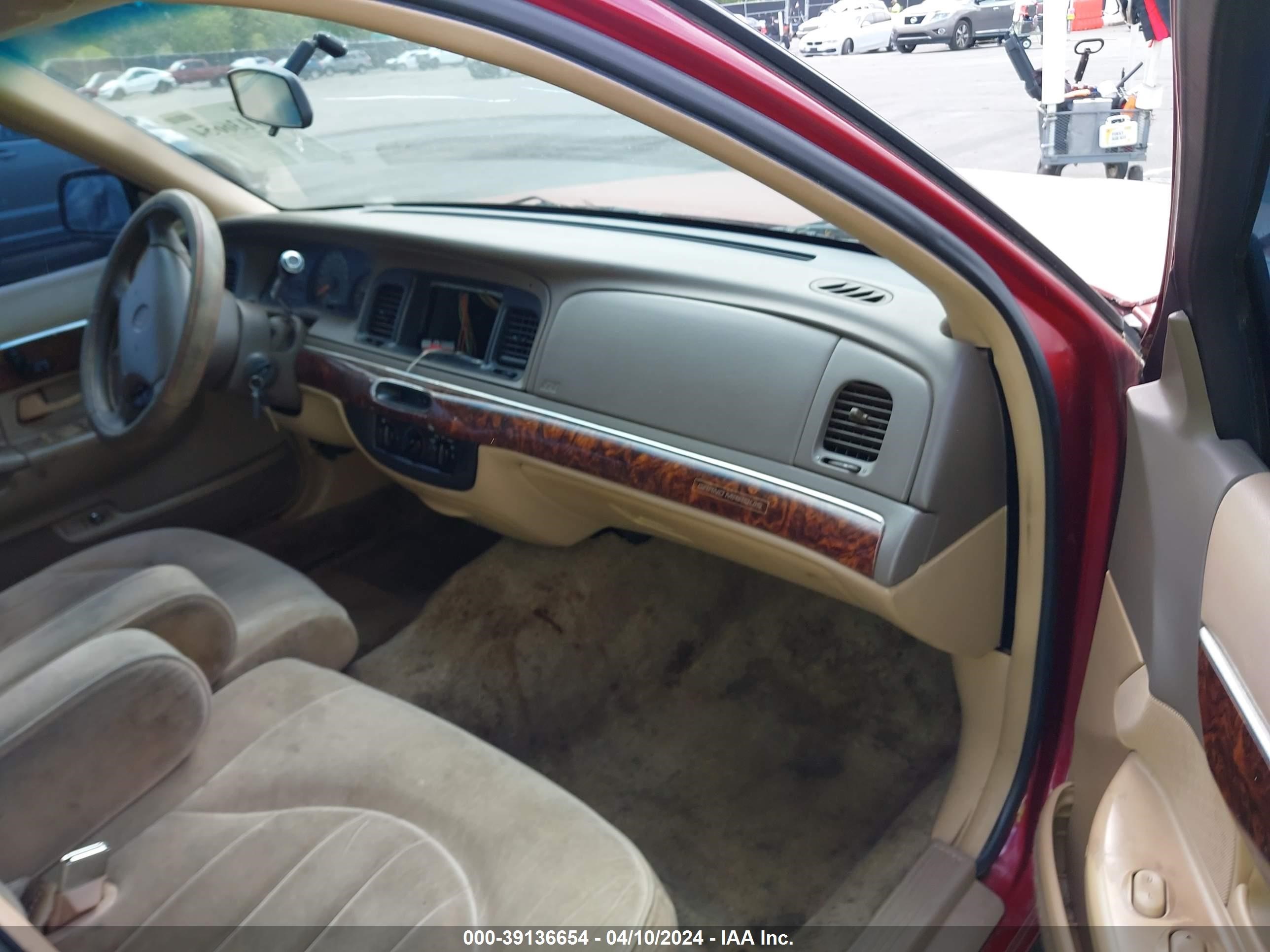 Photo 4 VIN: 2MELM74W6VX704381 - MERCURY GRAND MARQUIS 