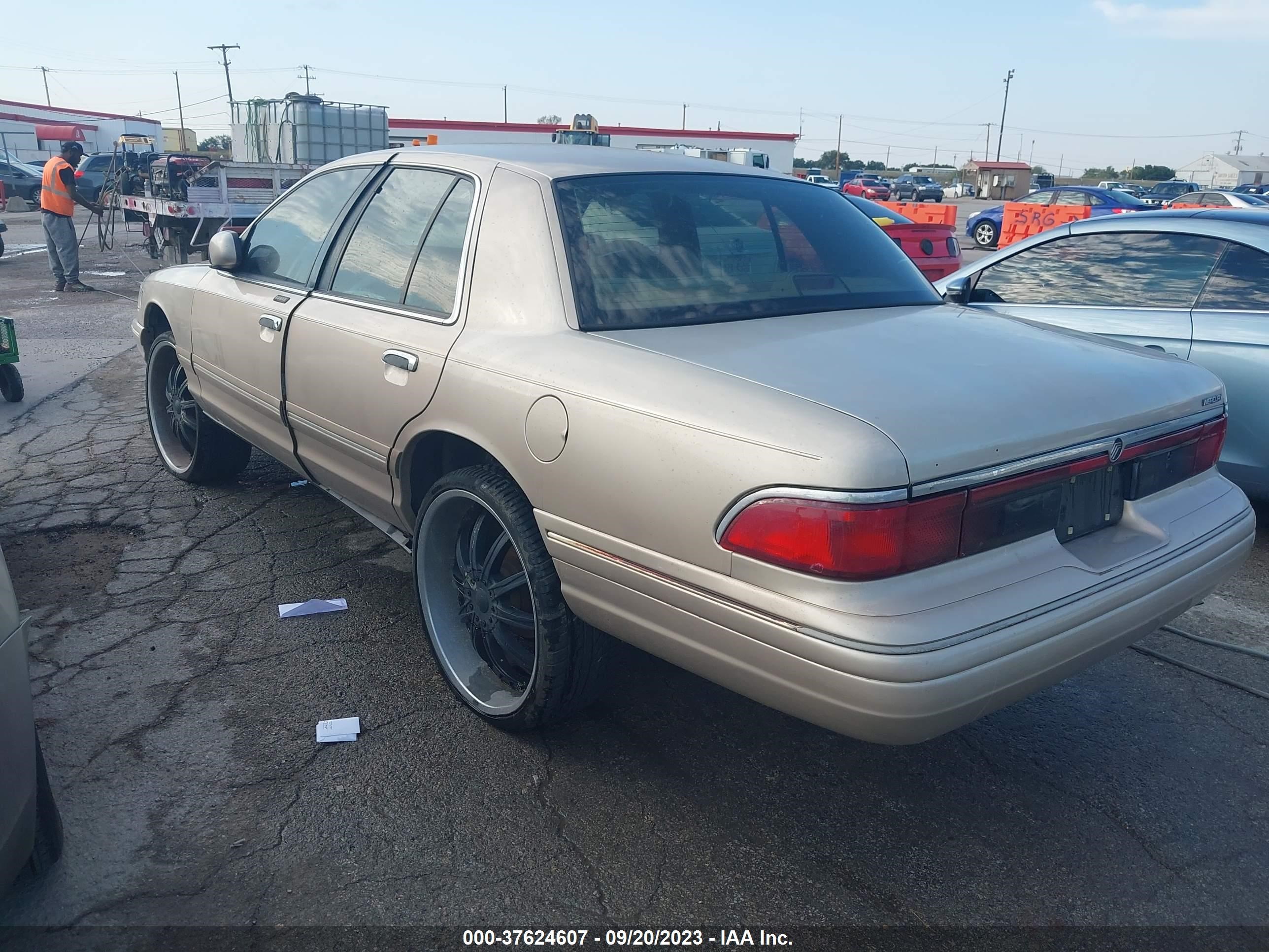 Photo 2 VIN: 2MELM74W6VX730205 - MERCURY GRAND MARQUIS 