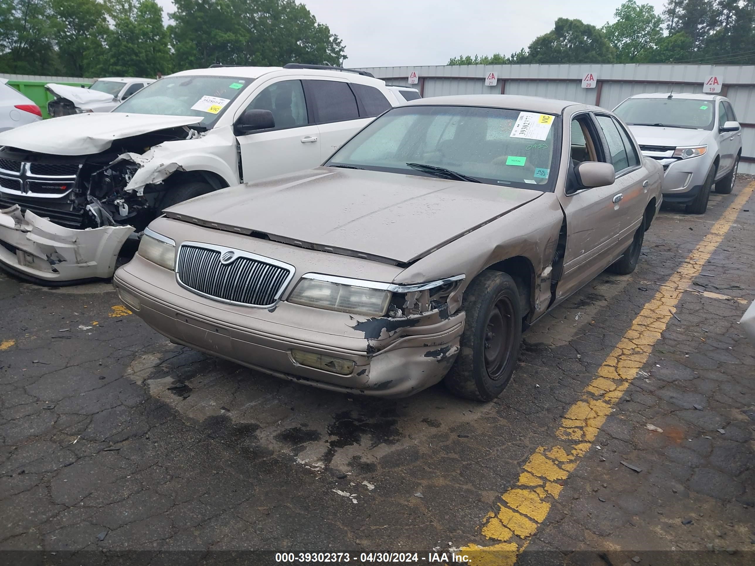 Photo 1 VIN: 2MELM74W8VX728925 - MERCURY GRAND MARQUIS 