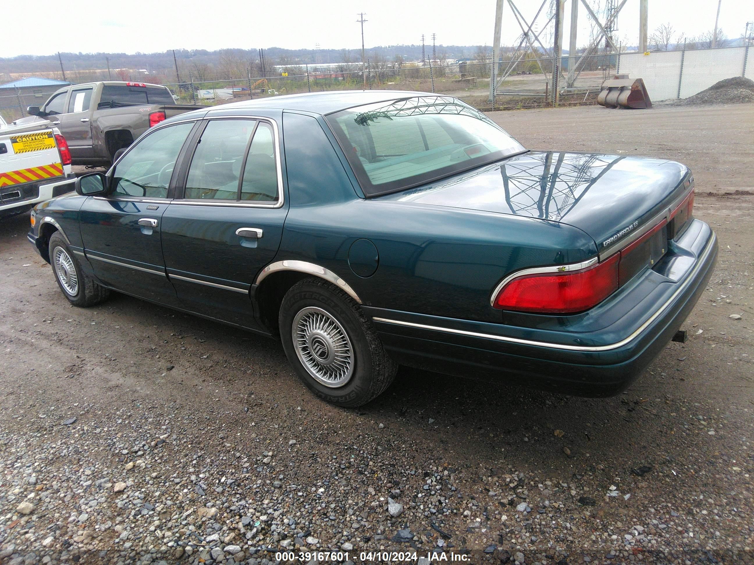 Photo 2 VIN: 2MELM74W8VX738905 - MERCURY GRAND MARQUIS 