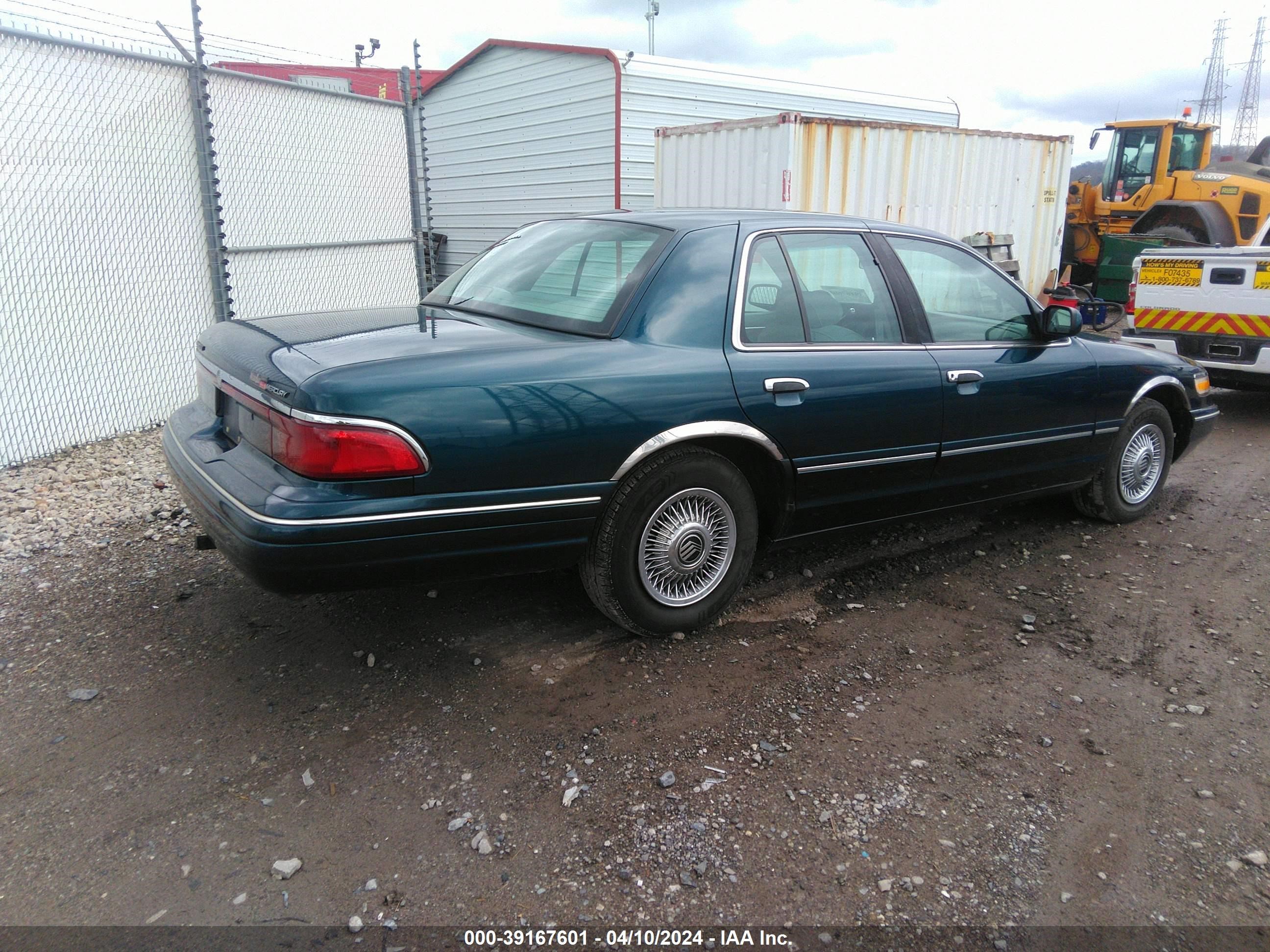 Photo 3 VIN: 2MELM74W8VX738905 - MERCURY GRAND MARQUIS 