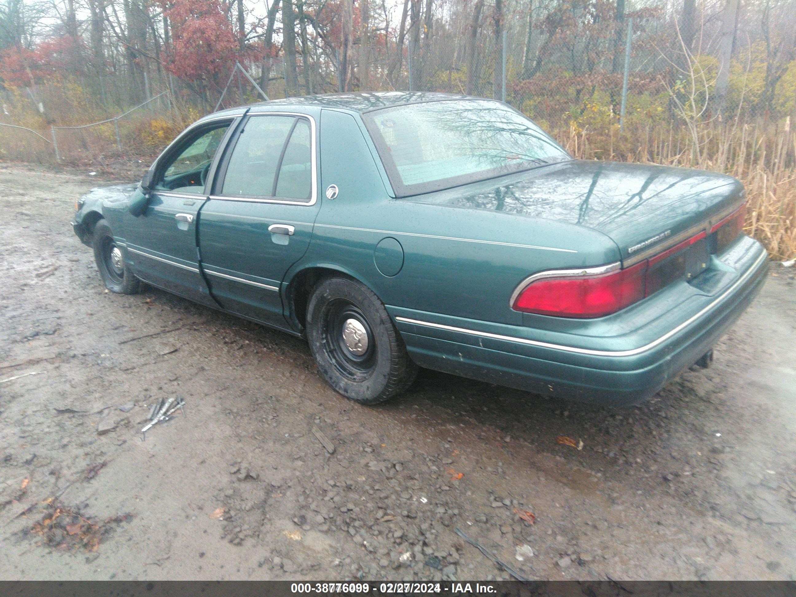 Photo 2 VIN: 2MELM74WXSX620785 - MERCURY GRAND MARQUIS 