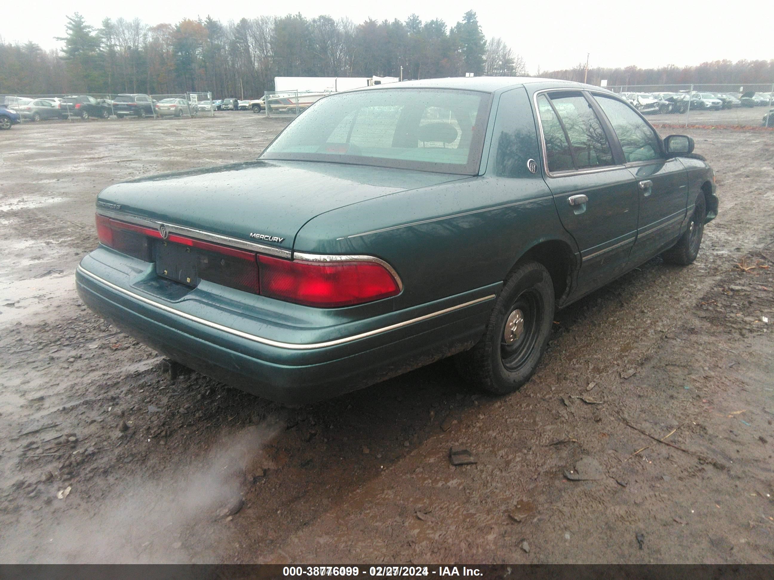 Photo 3 VIN: 2MELM74WXSX620785 - MERCURY GRAND MARQUIS 