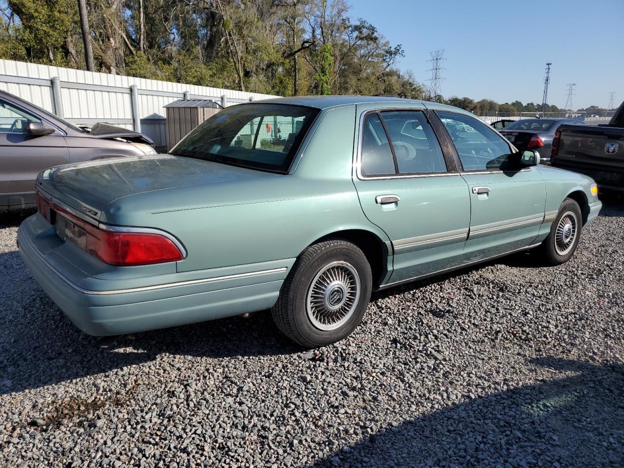 Photo 2 VIN: 2MELM74WXVX714928 - MERCURY GRAND MARQUIS 