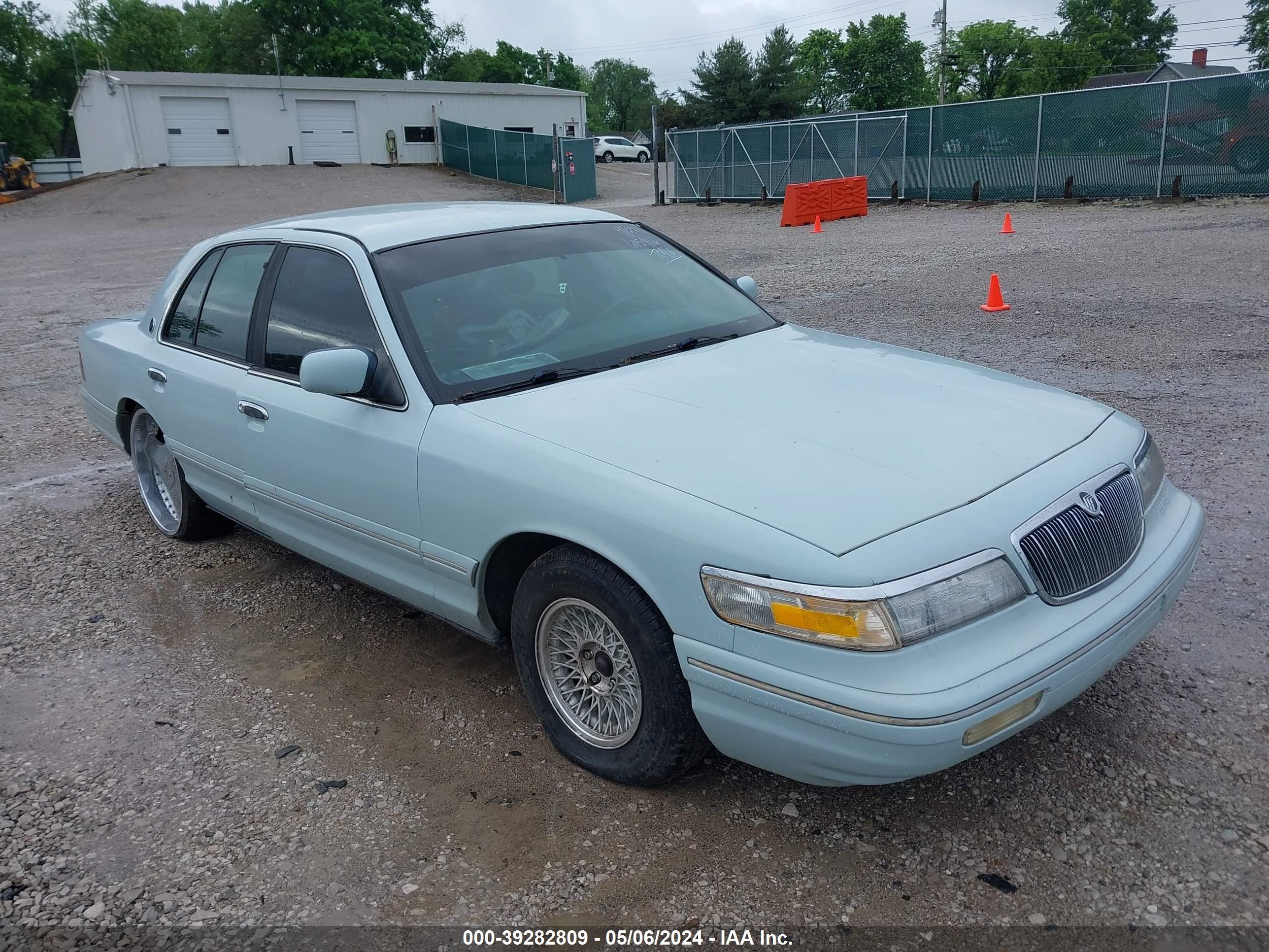 Photo 0 VIN: 2MELM7561TX605916 - MERCURY GRAND MARQUIS 