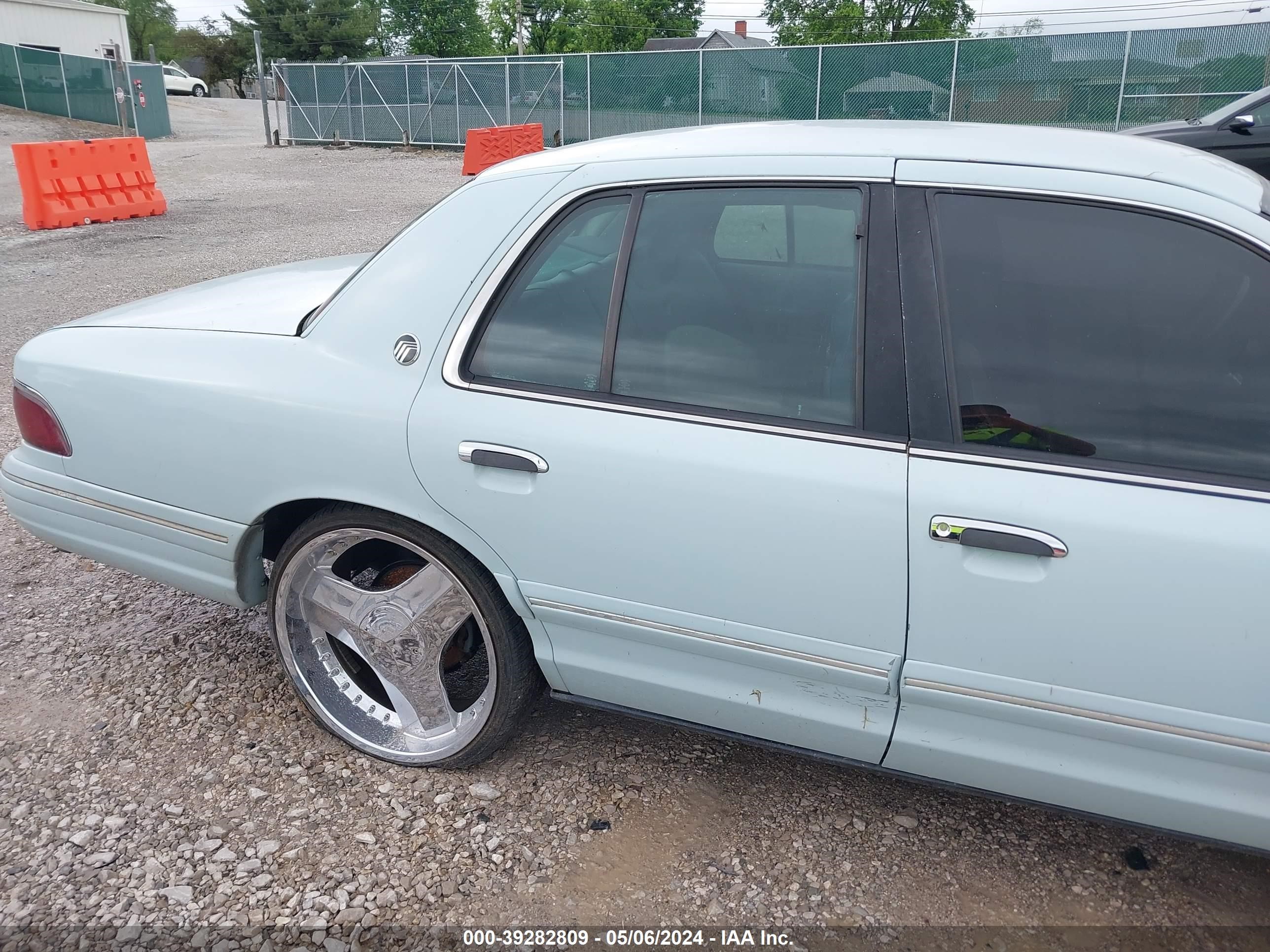 Photo 15 VIN: 2MELM7561TX605916 - MERCURY GRAND MARQUIS 