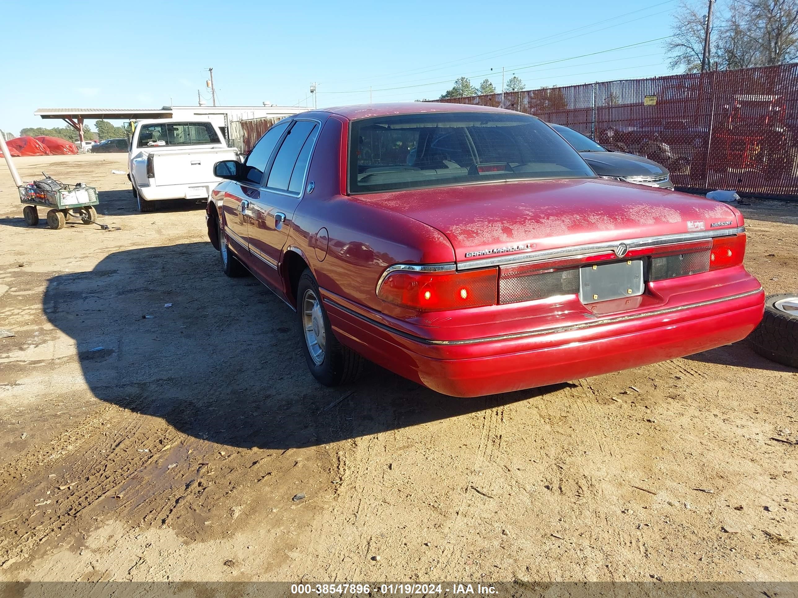 Photo 2 VIN: 2MELM75W0SX632698 - MERCURY GRAND MARQUIS 