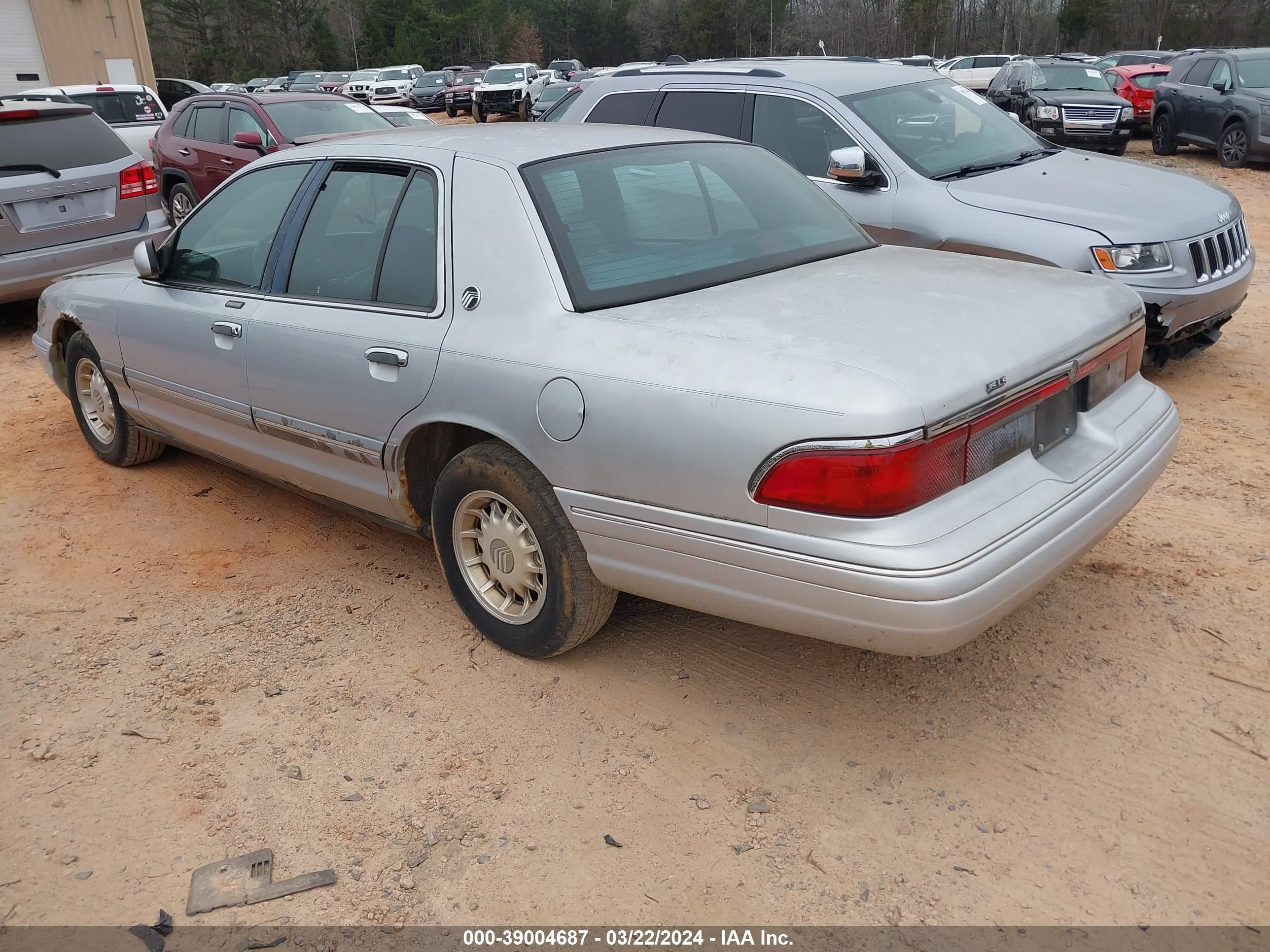 Photo 2 VIN: 2MELM75W0TX689470 - MERCURY GRAND MARQUIS 