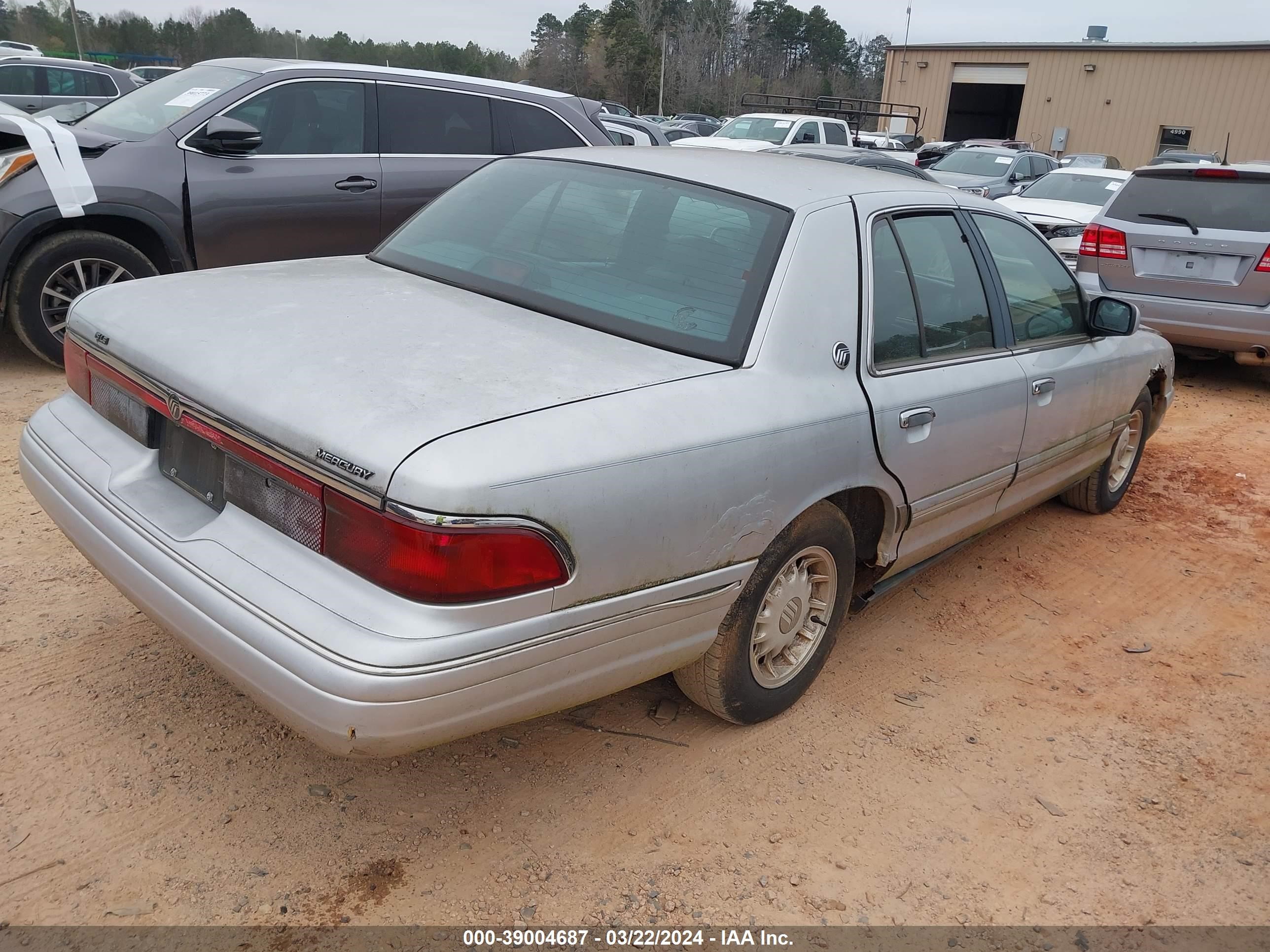 Photo 3 VIN: 2MELM75W0TX689470 - MERCURY GRAND MARQUIS 