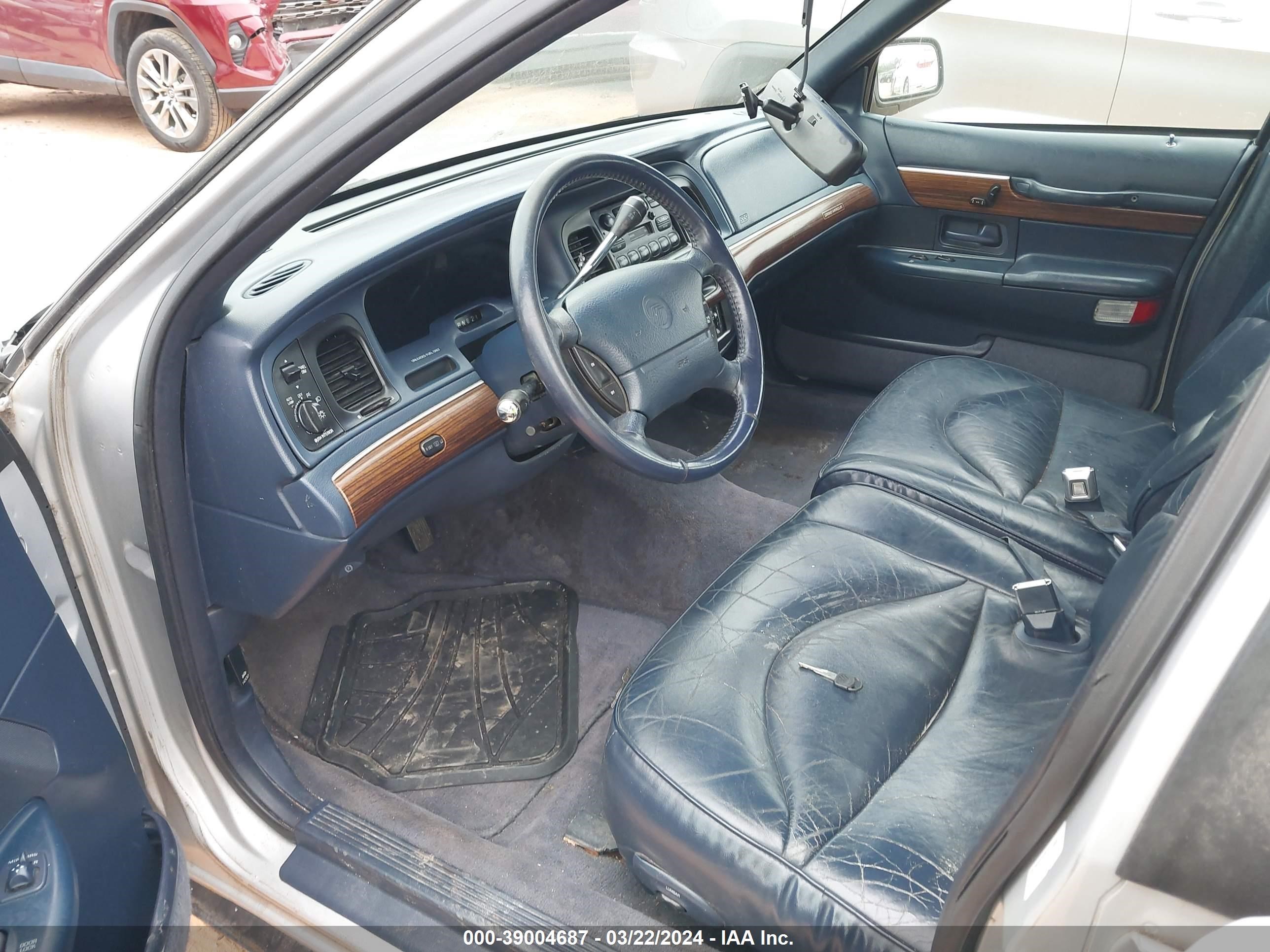 Photo 4 VIN: 2MELM75W0TX689470 - MERCURY GRAND MARQUIS 