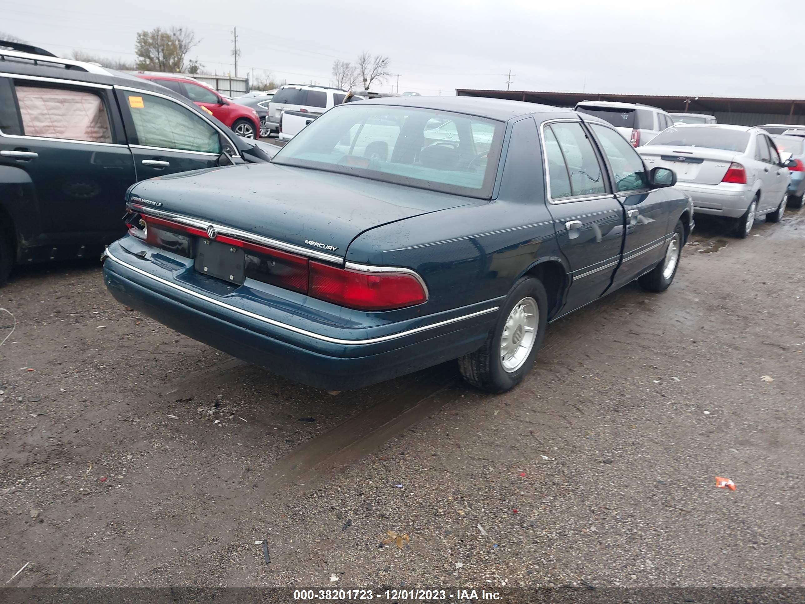 Photo 3 VIN: 2MELM75W0VX658383 - MERCURY GRAND MARQUIS 