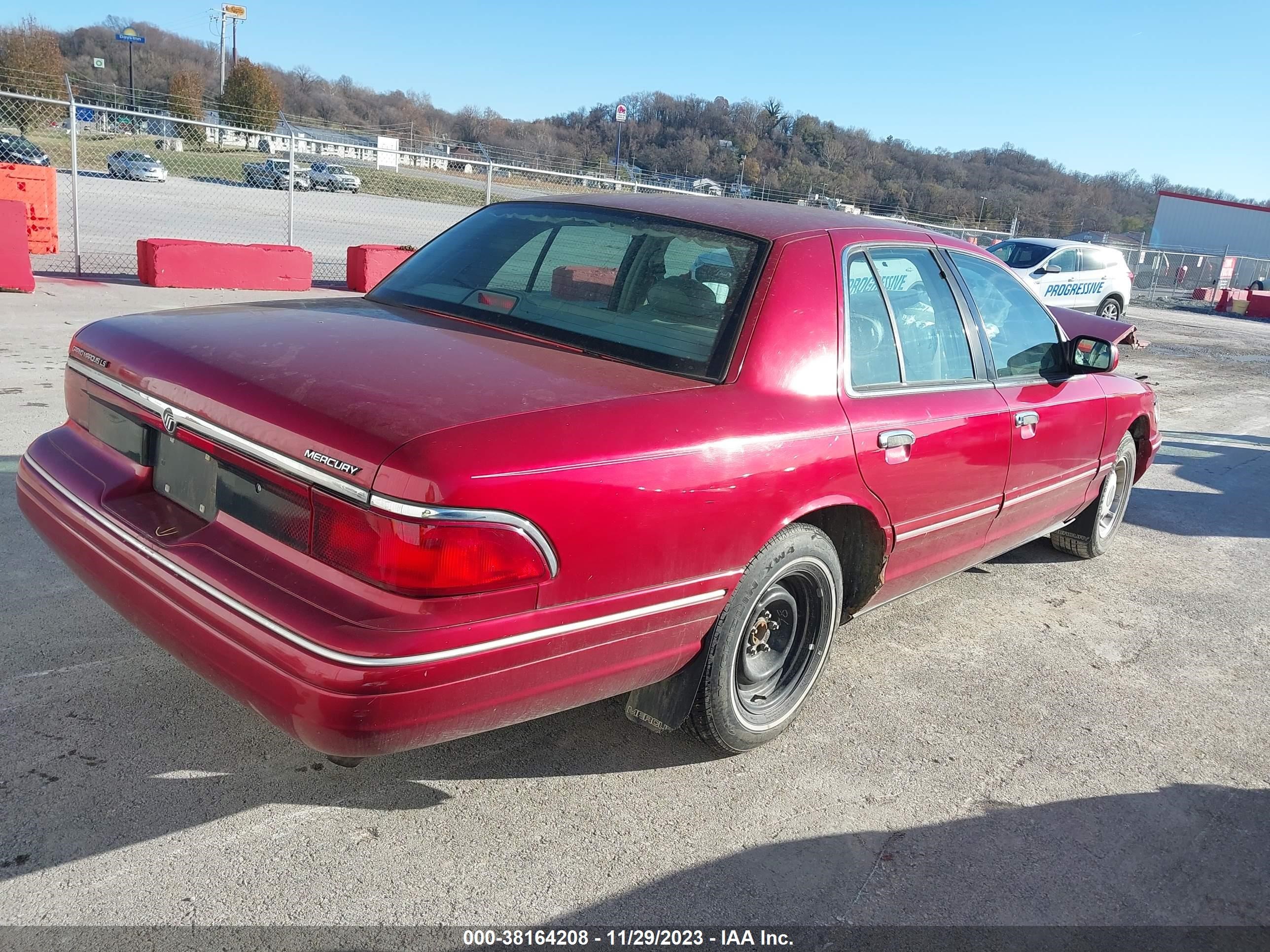 Photo 3 VIN: 2MELM75W1VX707347 - MERCURY GRAND MARQUIS 