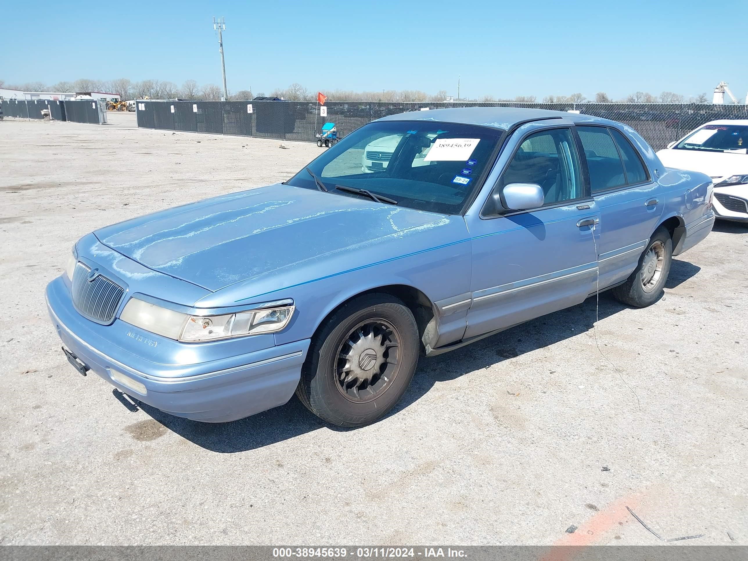 Photo 1 VIN: 2MELM75W2SX612744 - MERCURY GRAND MARQUIS 