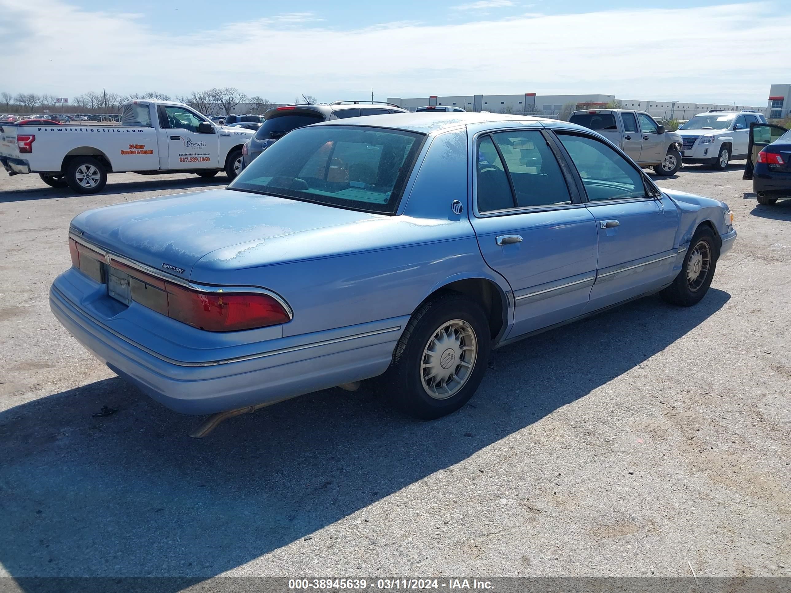 Photo 3 VIN: 2MELM75W2SX612744 - MERCURY GRAND MARQUIS 