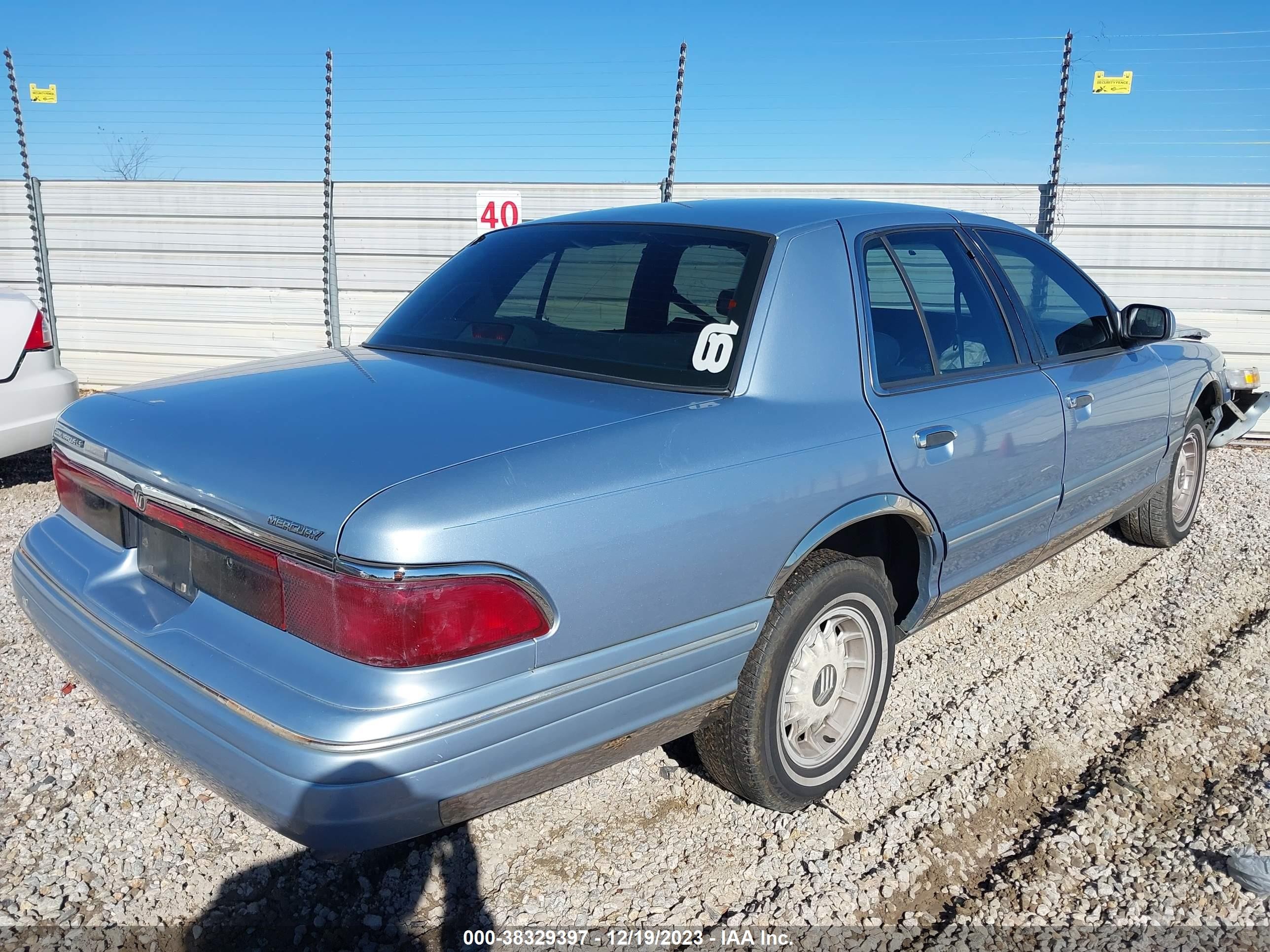 Photo 3 VIN: 2MELM75W2VX687982 - MERCURY GRAND MARQUIS 