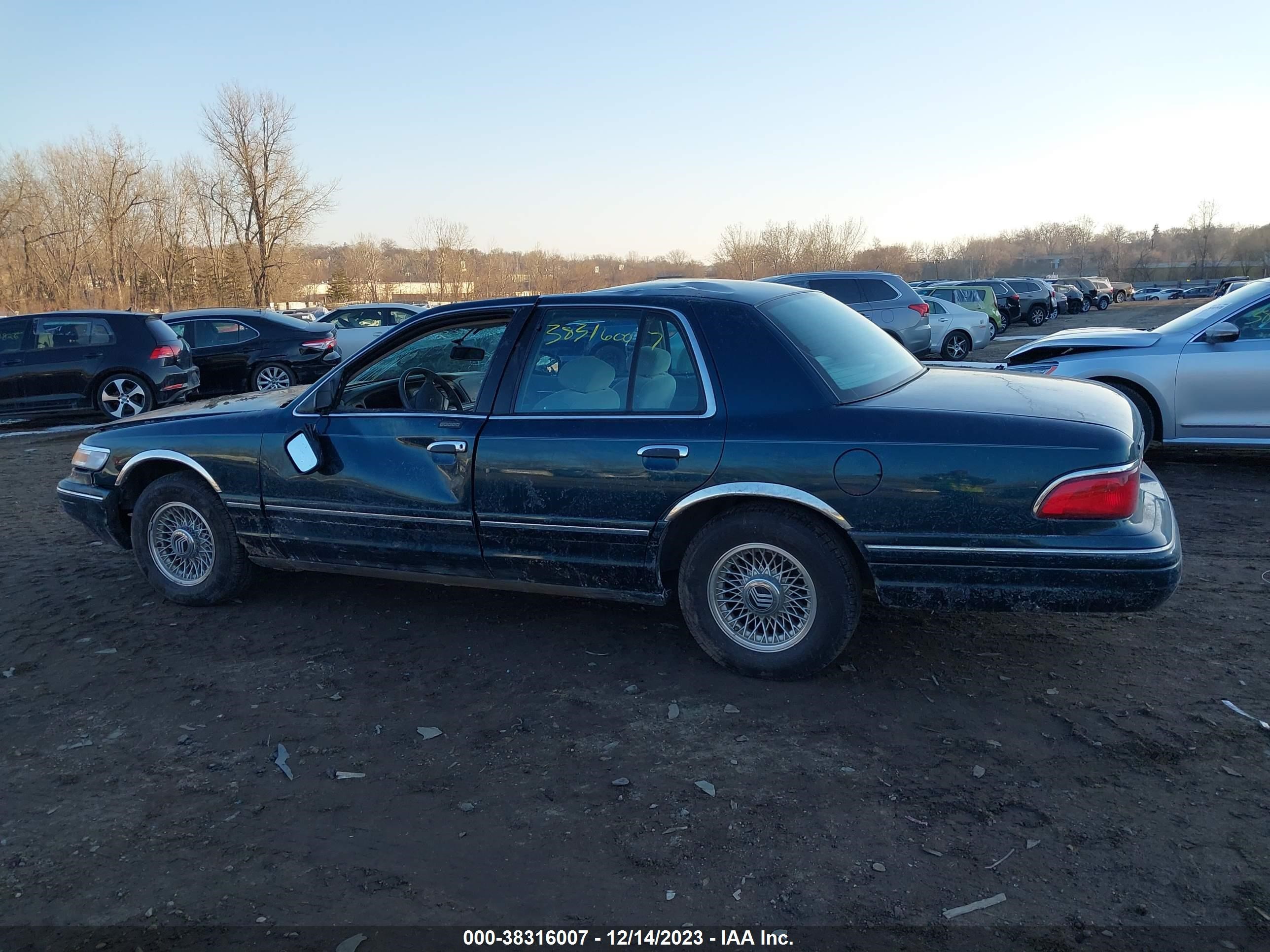 Photo 13 VIN: 2MELM75W2VX717238 - MERCURY GRAND MARQUIS 