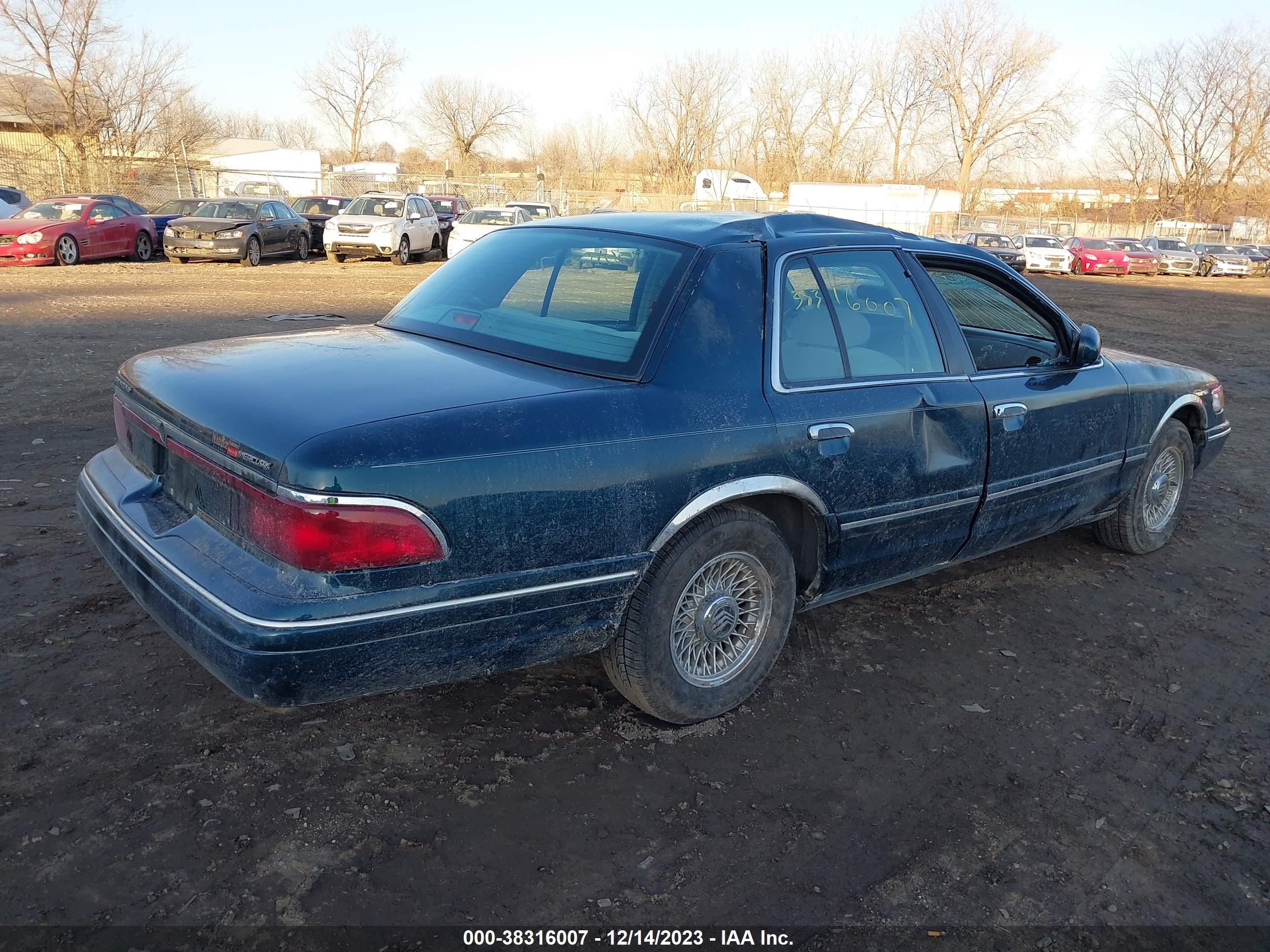 Photo 3 VIN: 2MELM75W2VX717238 - MERCURY GRAND MARQUIS 