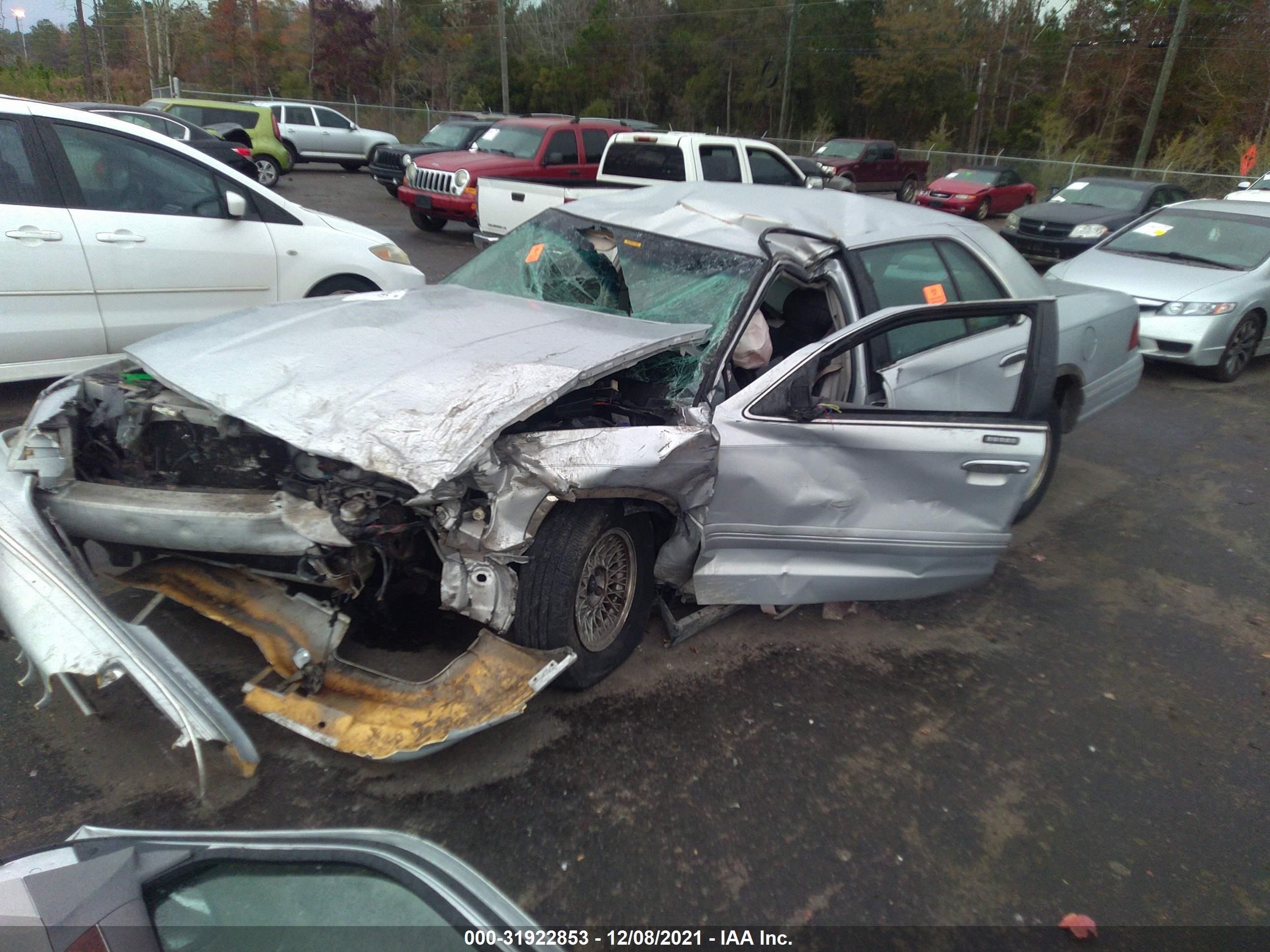 Photo 1 VIN: 2MELM75W2VX734069 - MERCURY GRAND MARQUIS 