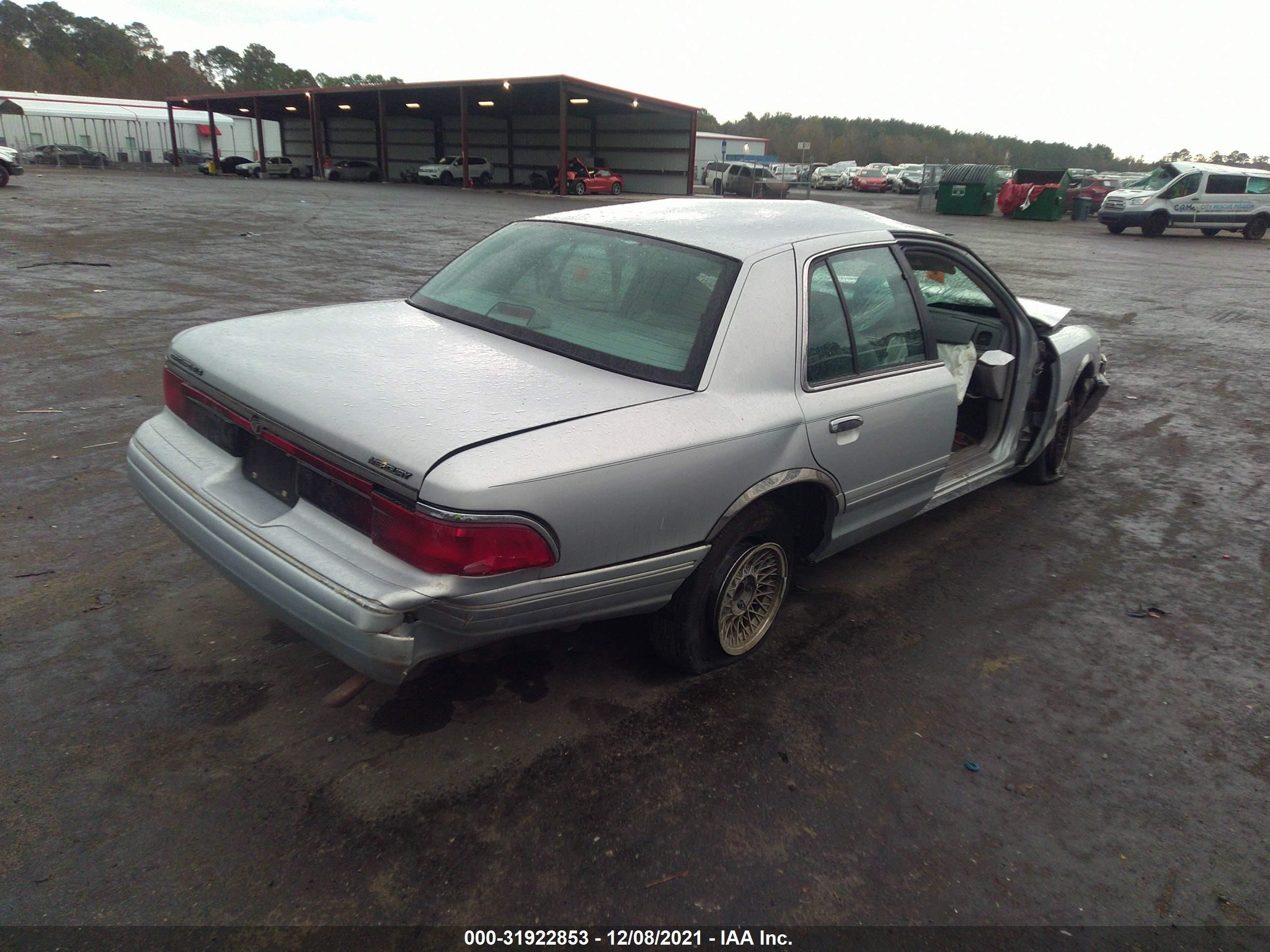 Photo 3 VIN: 2MELM75W2VX734069 - MERCURY GRAND MARQUIS 