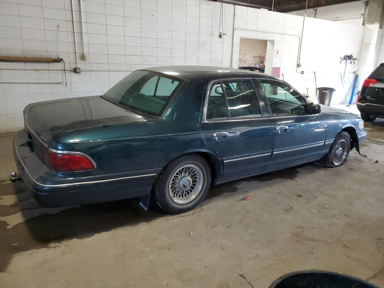 Photo 2 VIN: 2MELM75W4VX627461 - MERCURY GRAND MARQUIS 