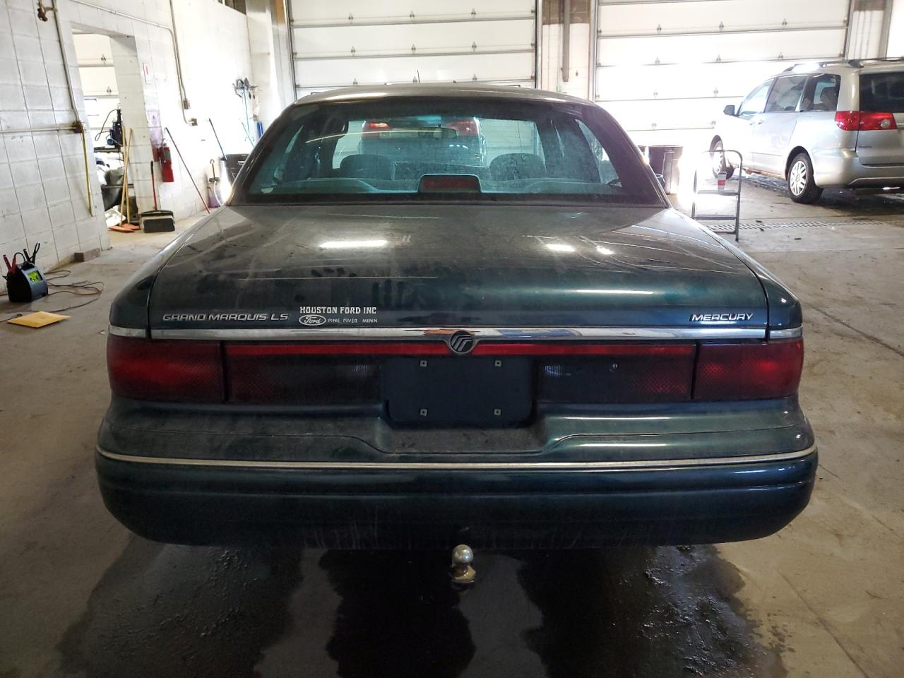 Photo 5 VIN: 2MELM75W4VX627461 - MERCURY GRAND MARQUIS 