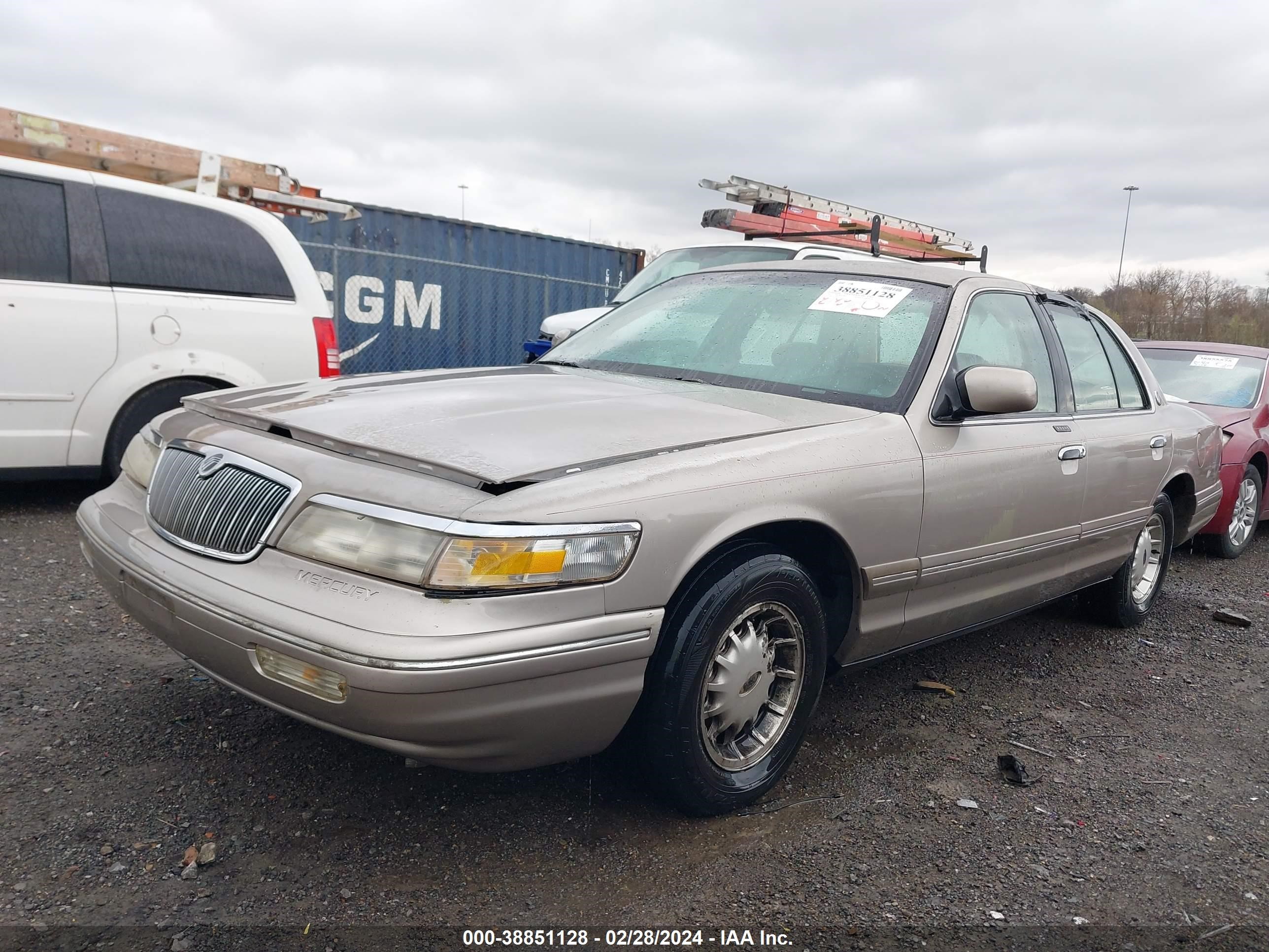 Photo 1 VIN: 2MELM75W5SX601124 - MERCURY GRAND MARQUIS 