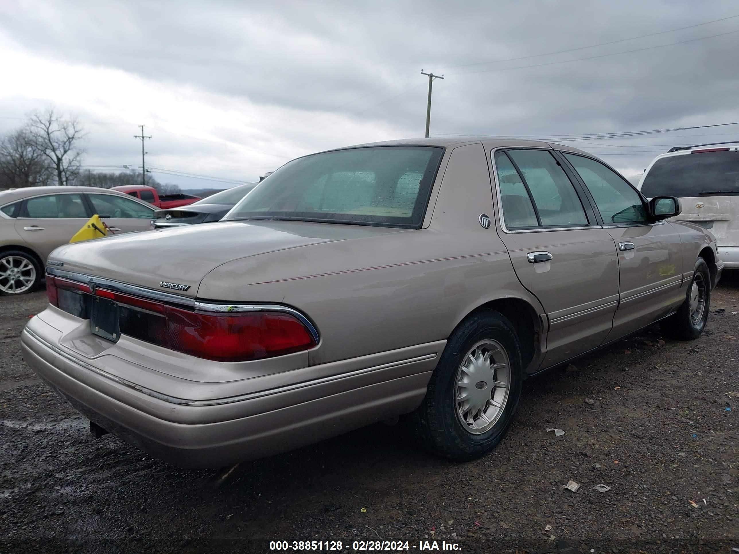 Photo 3 VIN: 2MELM75W5SX601124 - MERCURY GRAND MARQUIS 