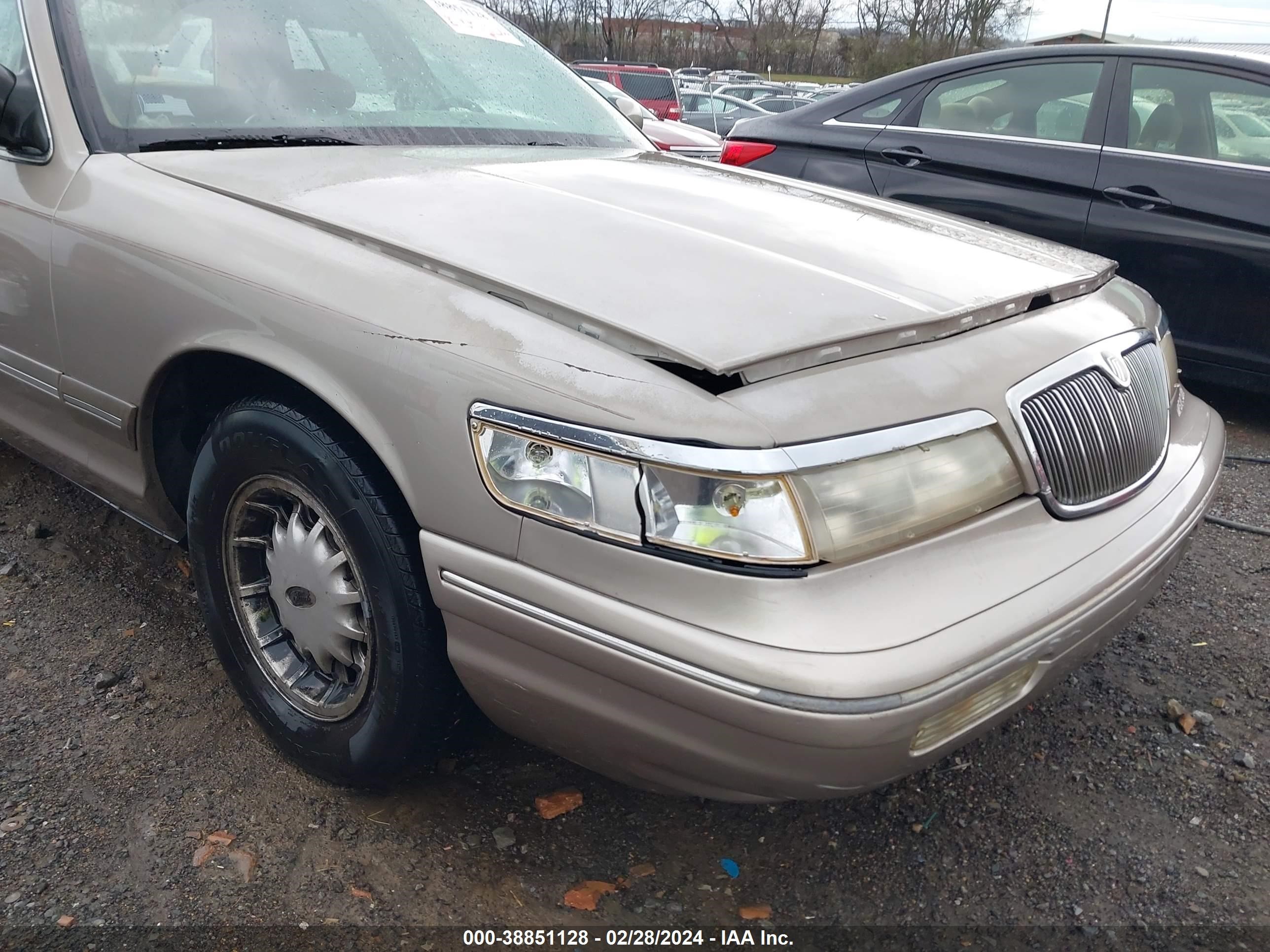 Photo 5 VIN: 2MELM75W5SX601124 - MERCURY GRAND MARQUIS 