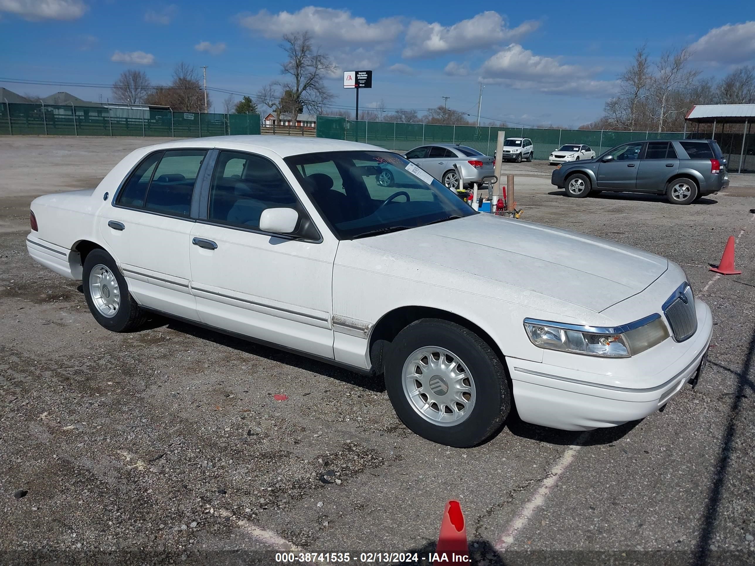 Photo 0 VIN: 2MELM75W5TX690632 - MERCURY GRAND MARQUIS 