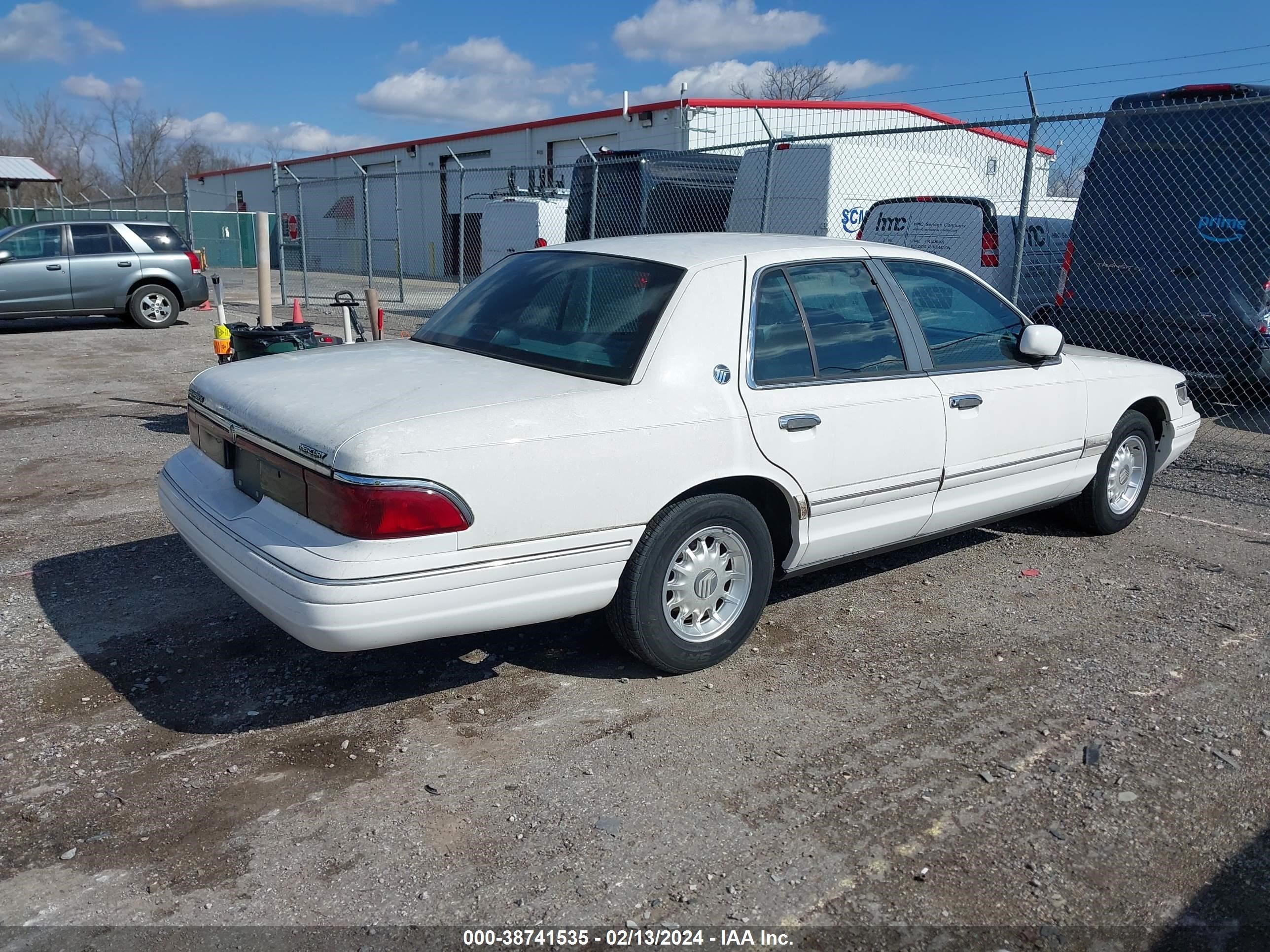 Photo 3 VIN: 2MELM75W5TX690632 - MERCURY GRAND MARQUIS 