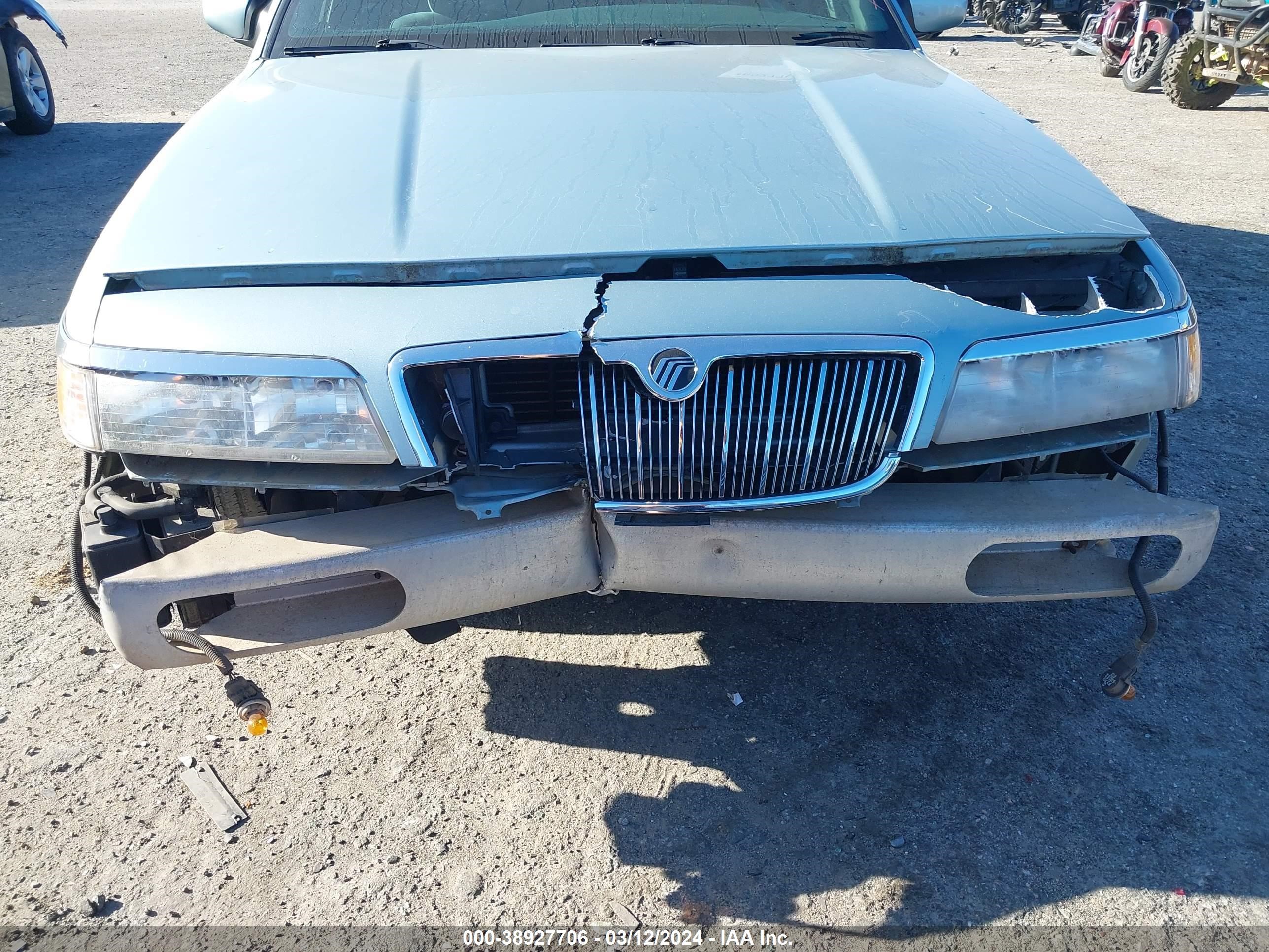 Photo 5 VIN: 2MELM75W5TX693594 - MERCURY GRAND MARQUIS 