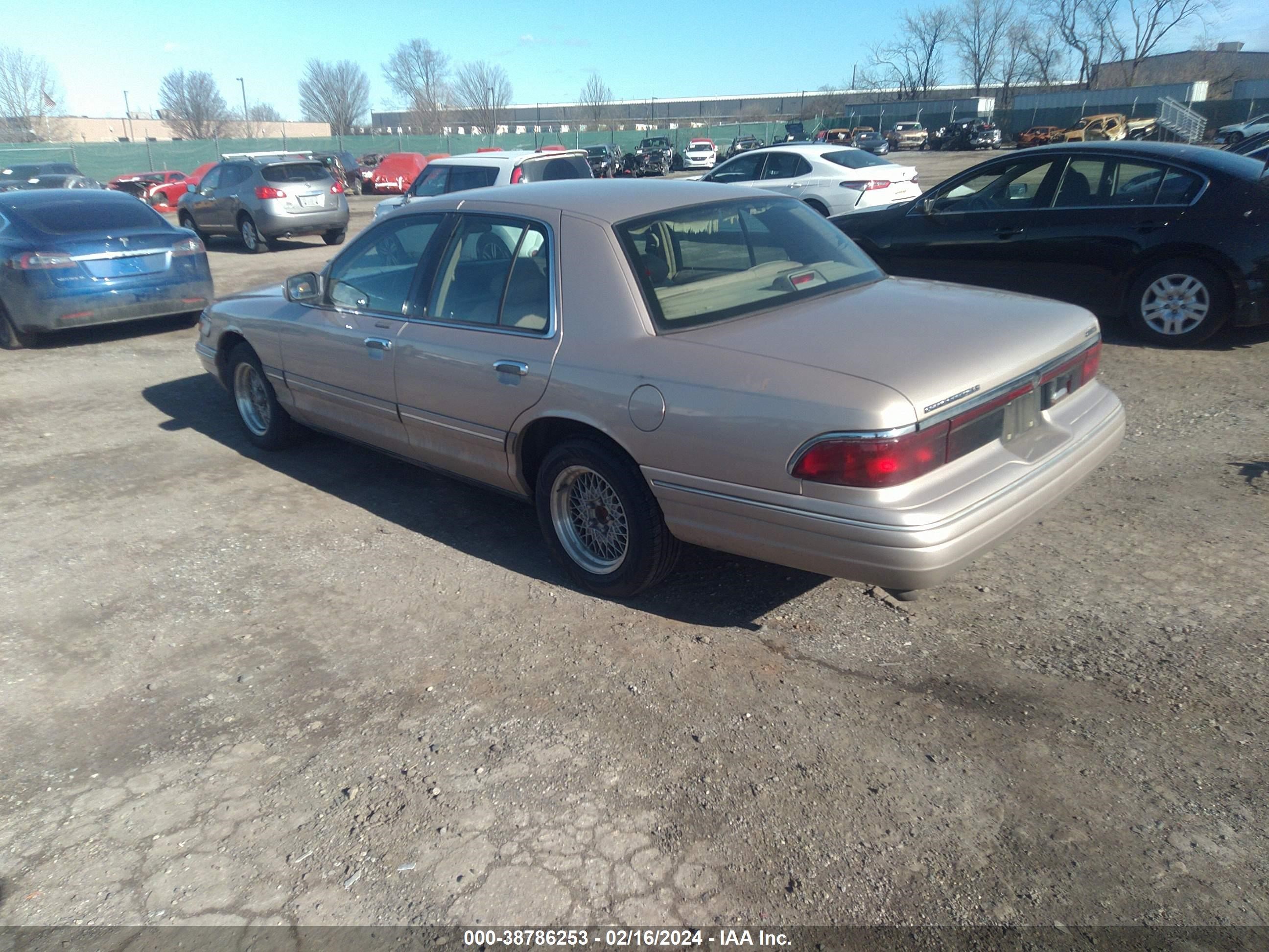 Photo 2 VIN: 2MELM75W5VX630188 - MERCURY GRAND MARQUIS 