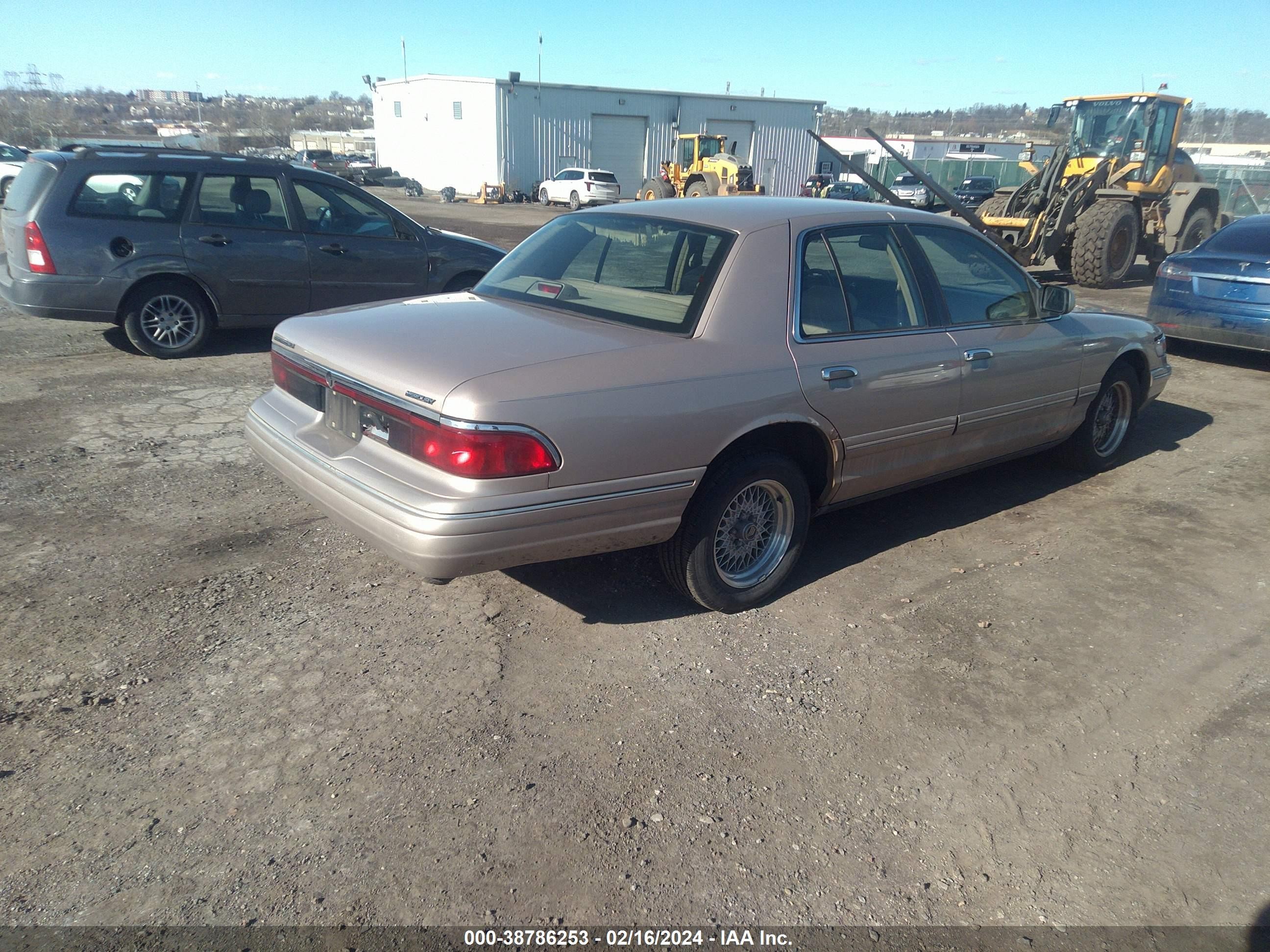 Photo 3 VIN: 2MELM75W5VX630188 - MERCURY GRAND MARQUIS 