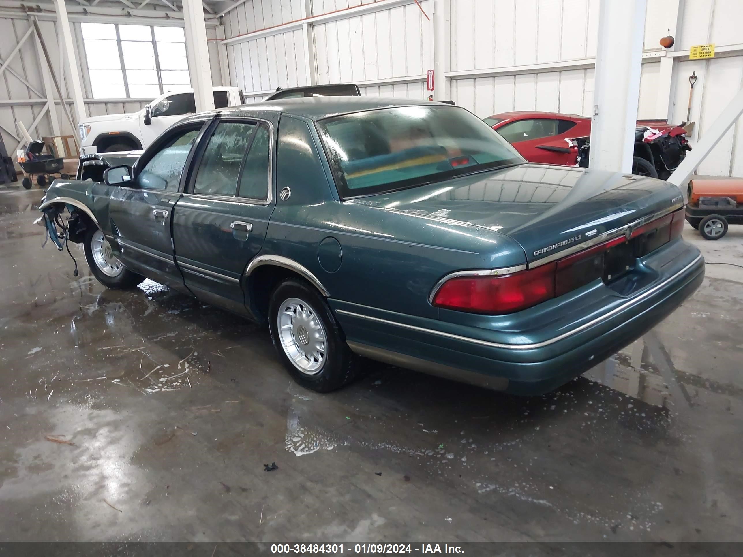 Photo 2 VIN: 2MELM75W6TX622470 - MERCURY GRAND MARQUIS 