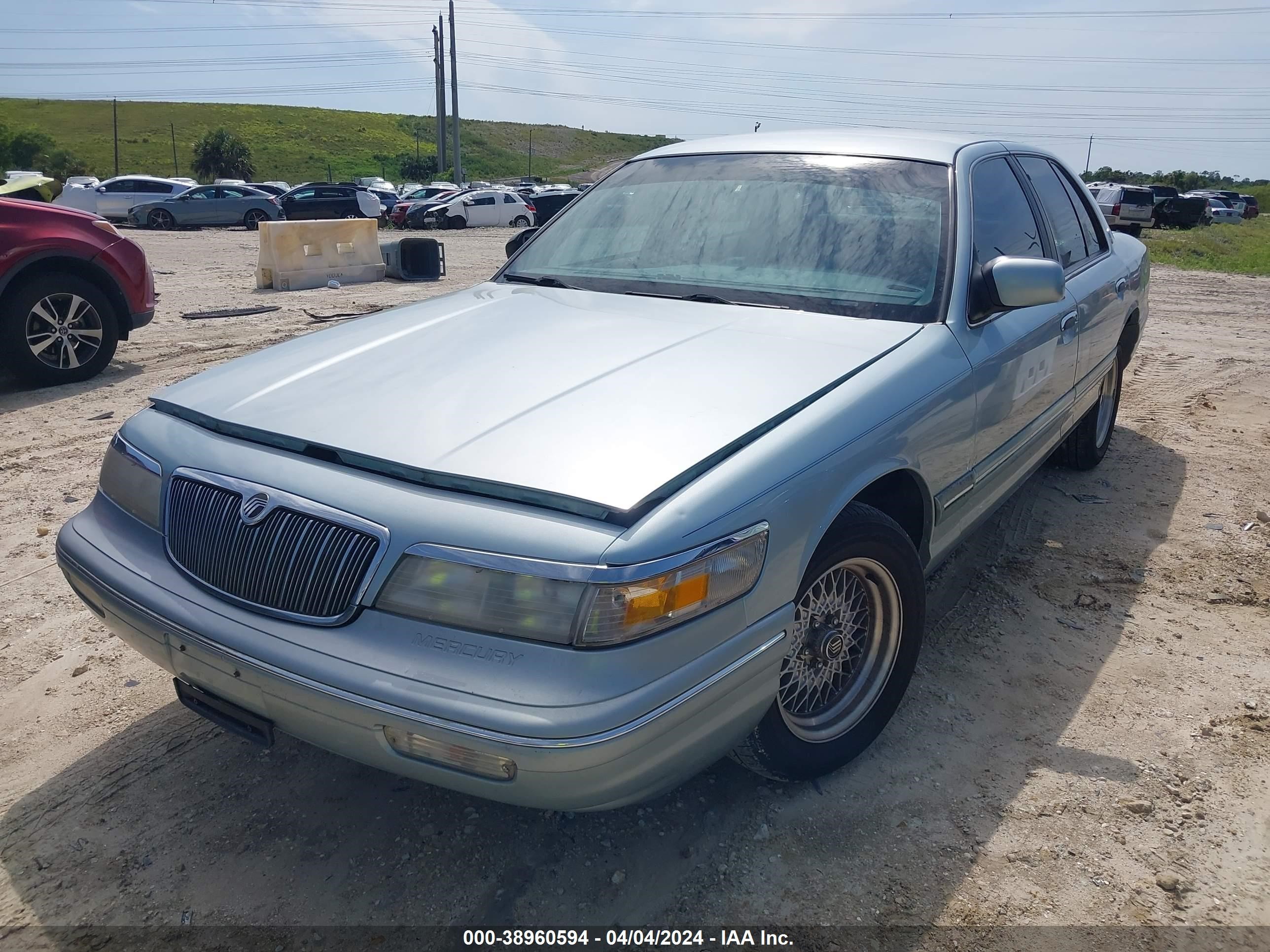 Photo 1 VIN: 2MELM75W9TX674241 - MERCURY GRAND MARQUIS 