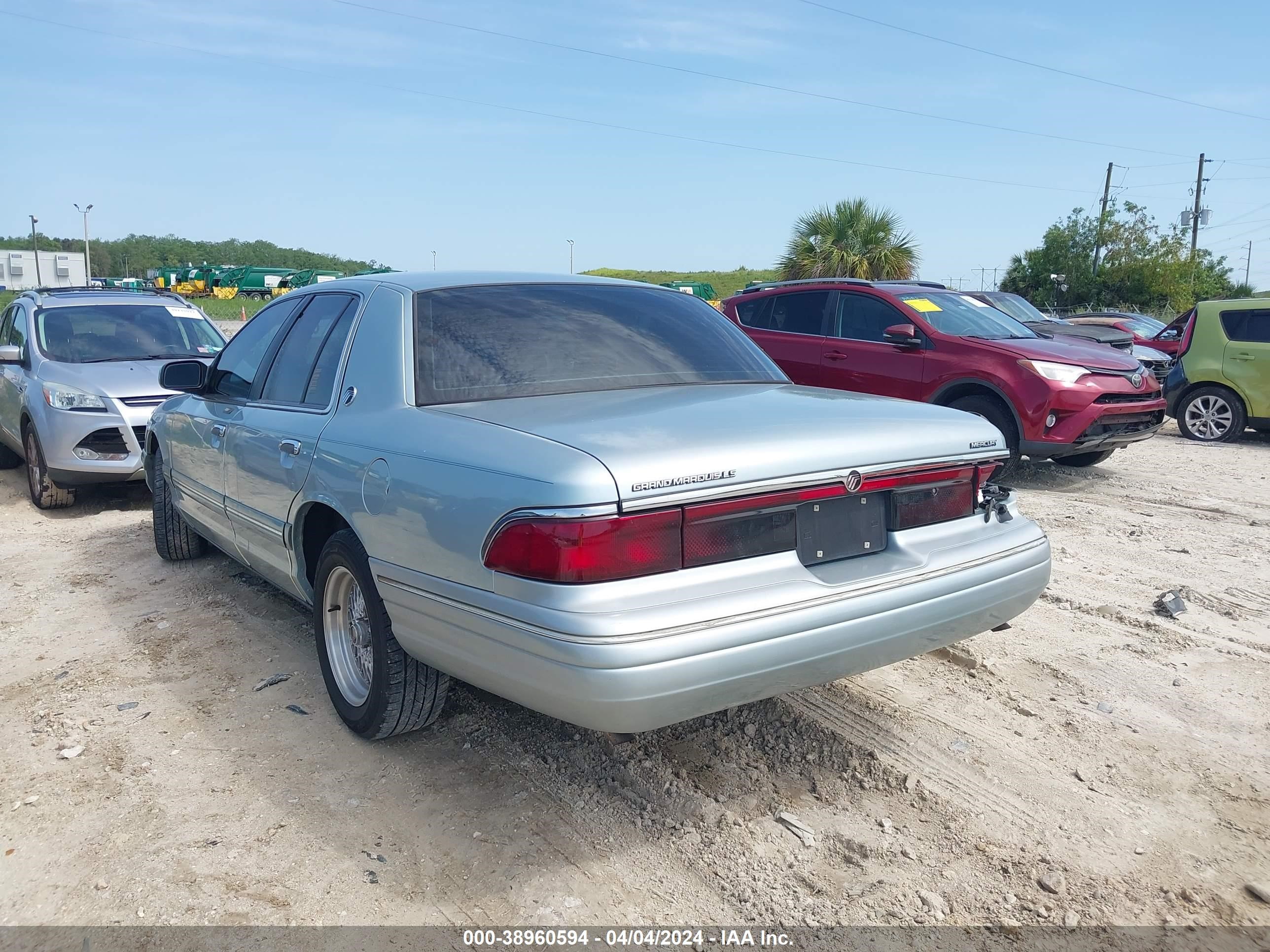 Photo 2 VIN: 2MELM75W9TX674241 - MERCURY GRAND MARQUIS 