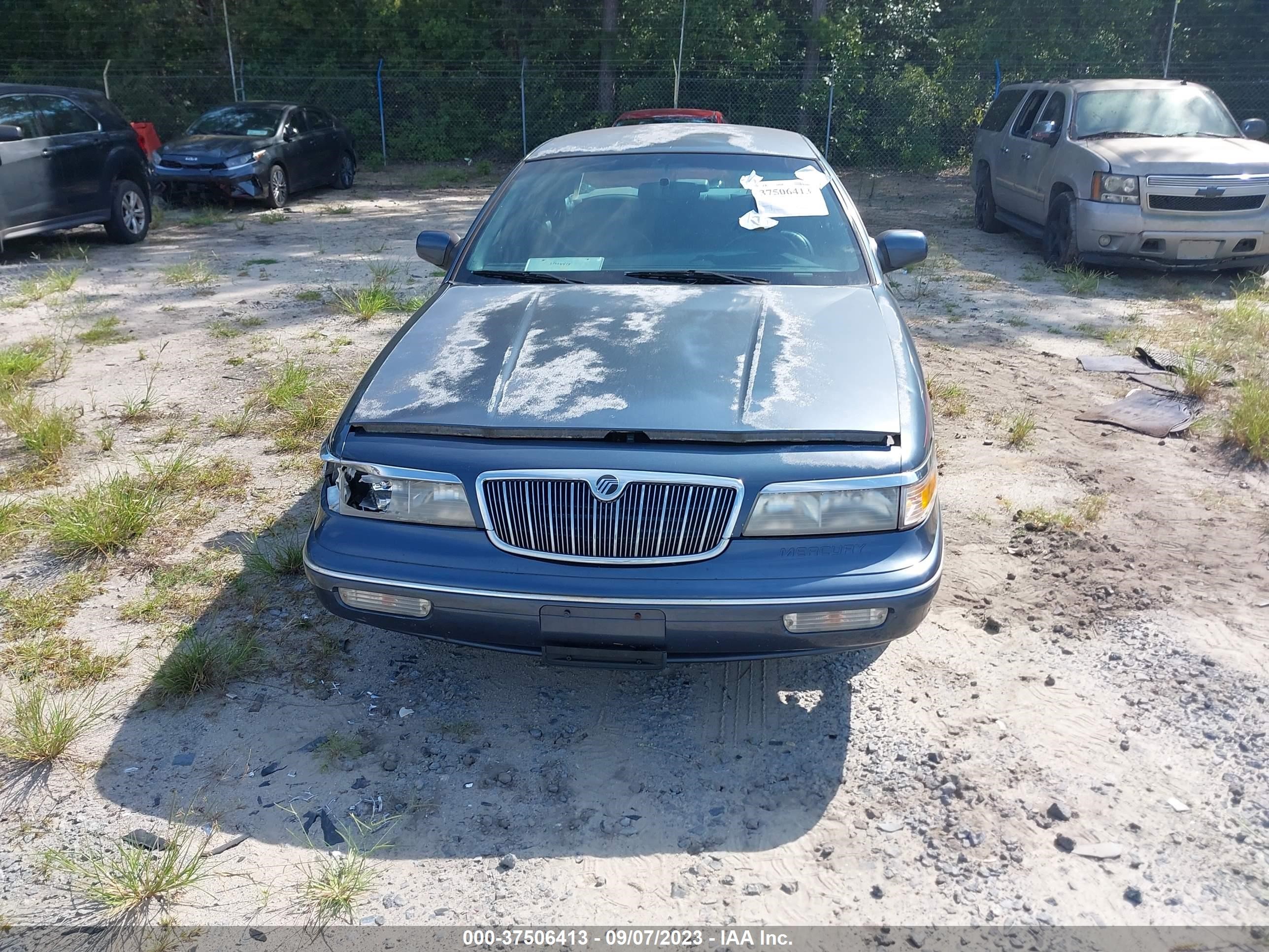 Photo 11 VIN: 2MELM75WXTX690030 - MERCURY GRAND MARQUIS 