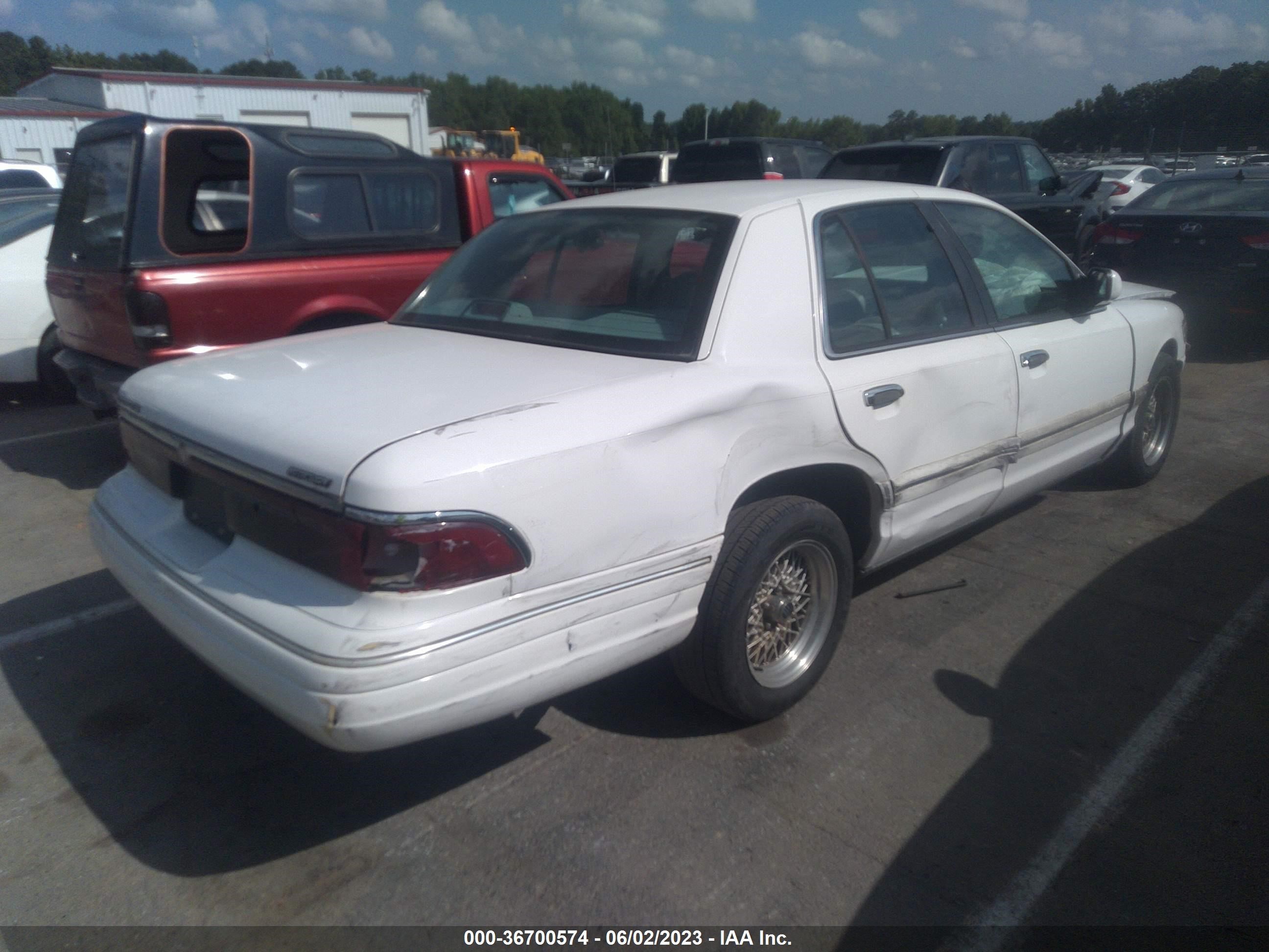 Photo 3 VIN: 2MELM75WXVX626623 - MERCURY GRAND MARQUIS 