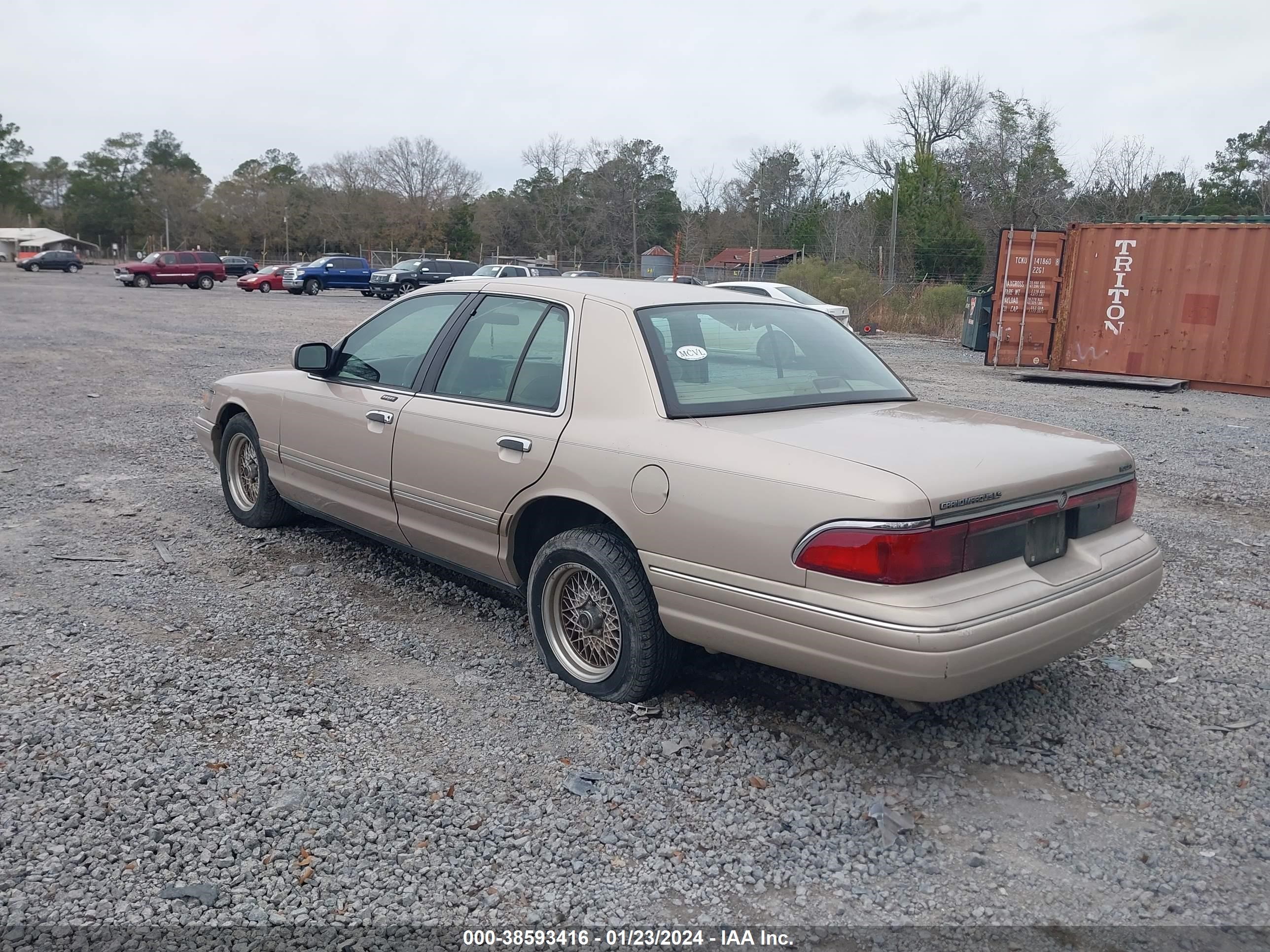 Photo 2 VIN: 2MELM75WXVX707816 - MERCURY GRAND MARQUIS 