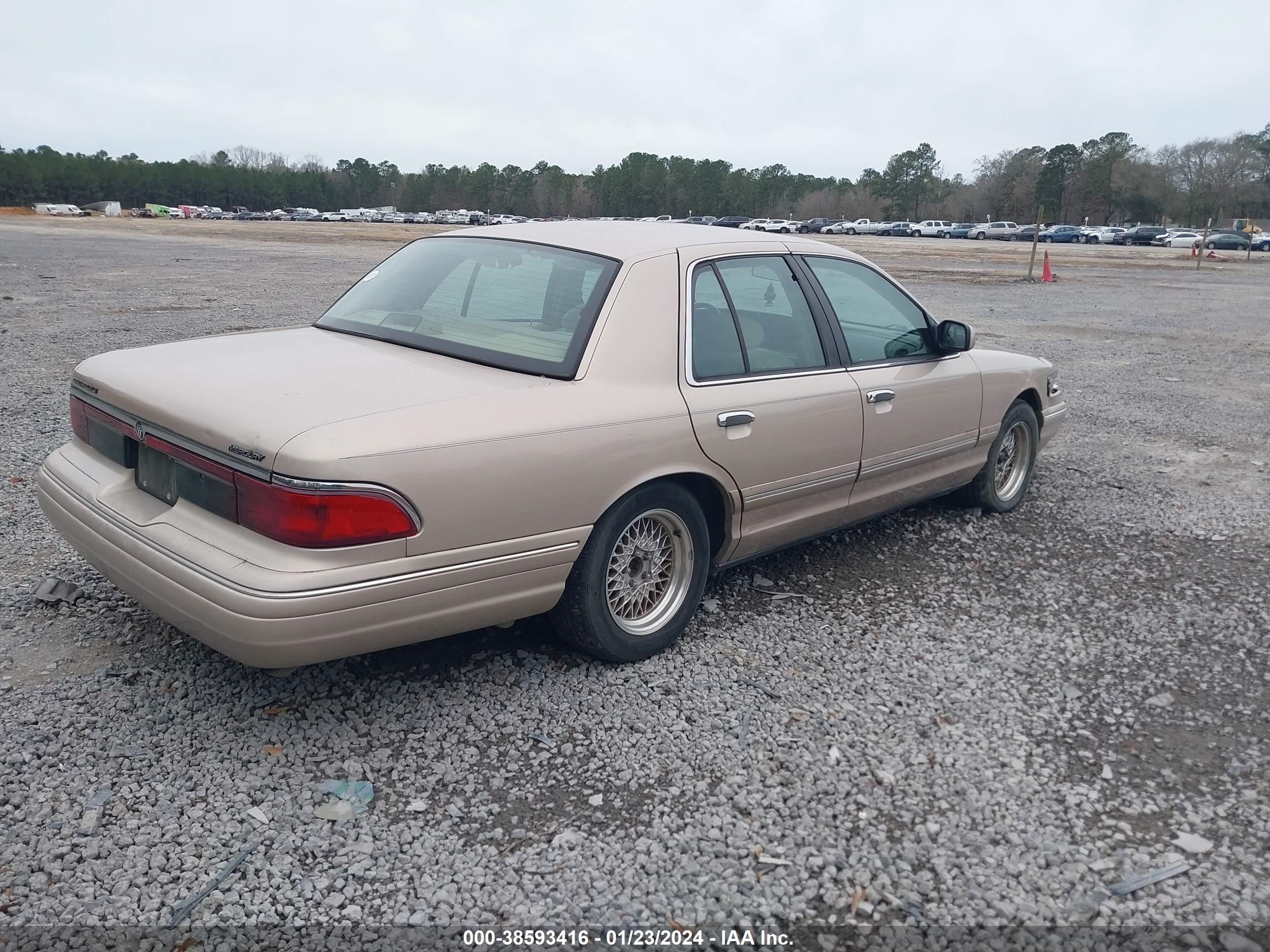 Photo 3 VIN: 2MELM75WXVX707816 - MERCURY GRAND MARQUIS 