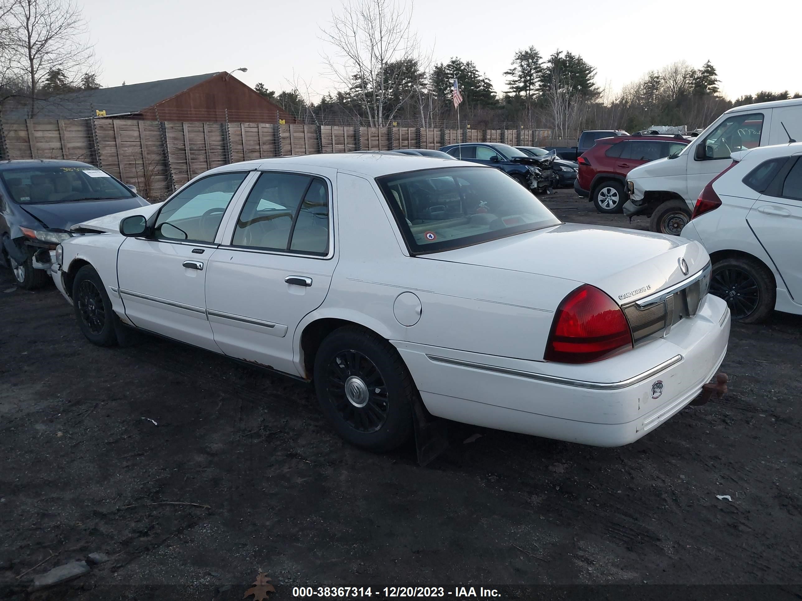 Photo 2 VIN: 2MHFM75V16X629497 - MERCURY GRAND MARQUIS 