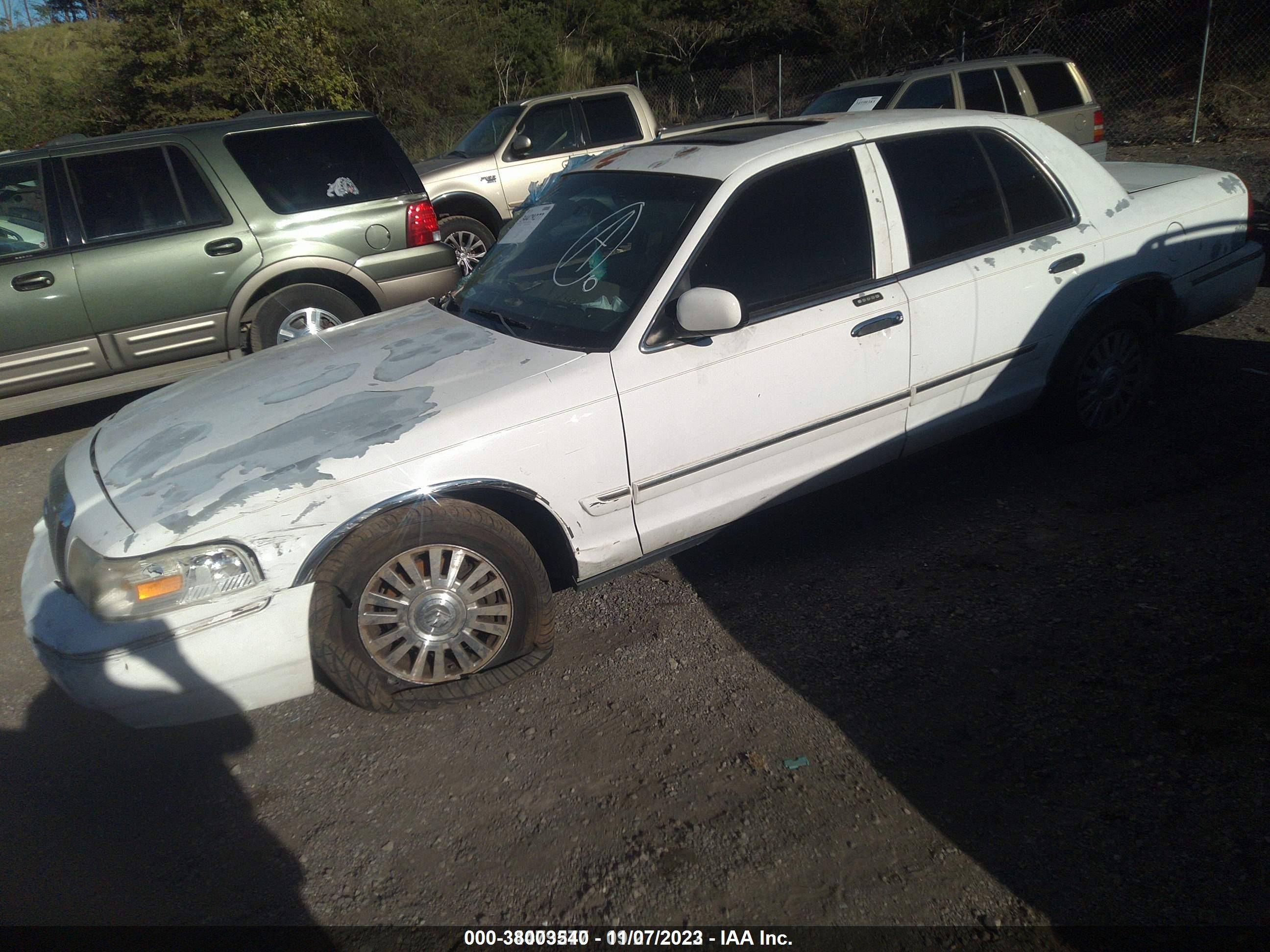 Photo 2 VIN: 2MHFM75V36X639318 - MERCURY GRAND MARQUIS 