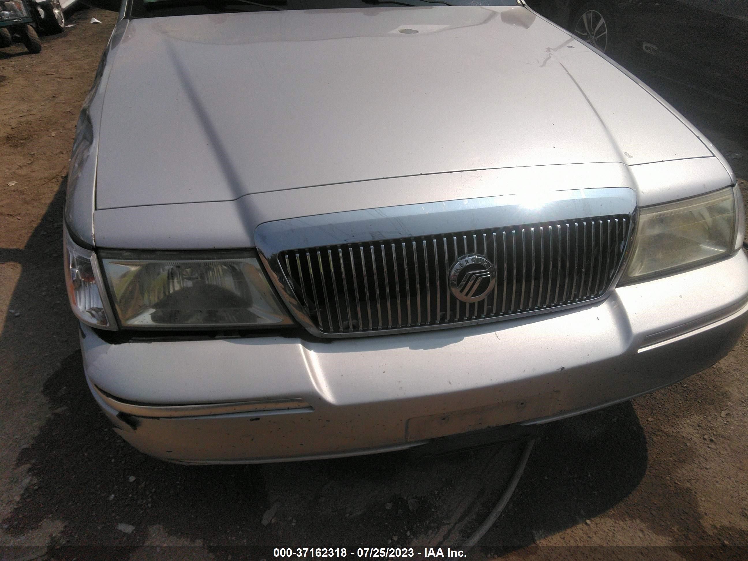 Photo 11 VIN: 2MHFM75W94X695933 - MERCURY GRAND MARQUIS 