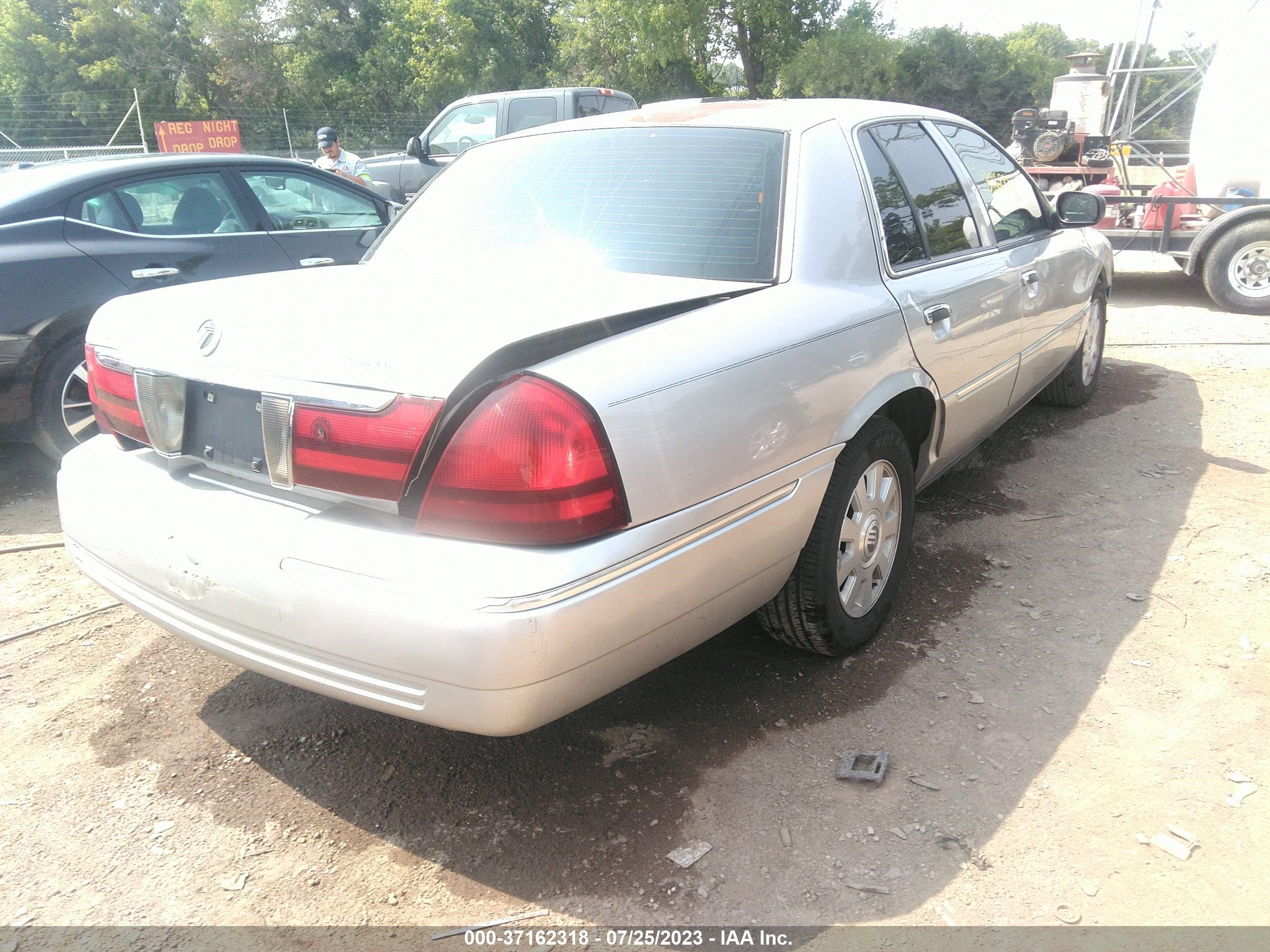 Photo 3 VIN: 2MHFM75W94X695933 - MERCURY GRAND MARQUIS 