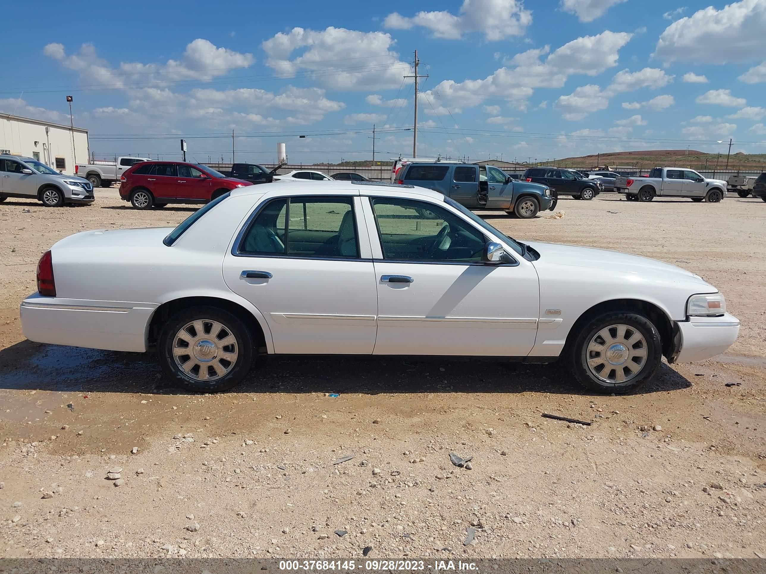 Photo 12 VIN: 2MHHM75V17X620695 - MERCURY GRAND MARQUIS 