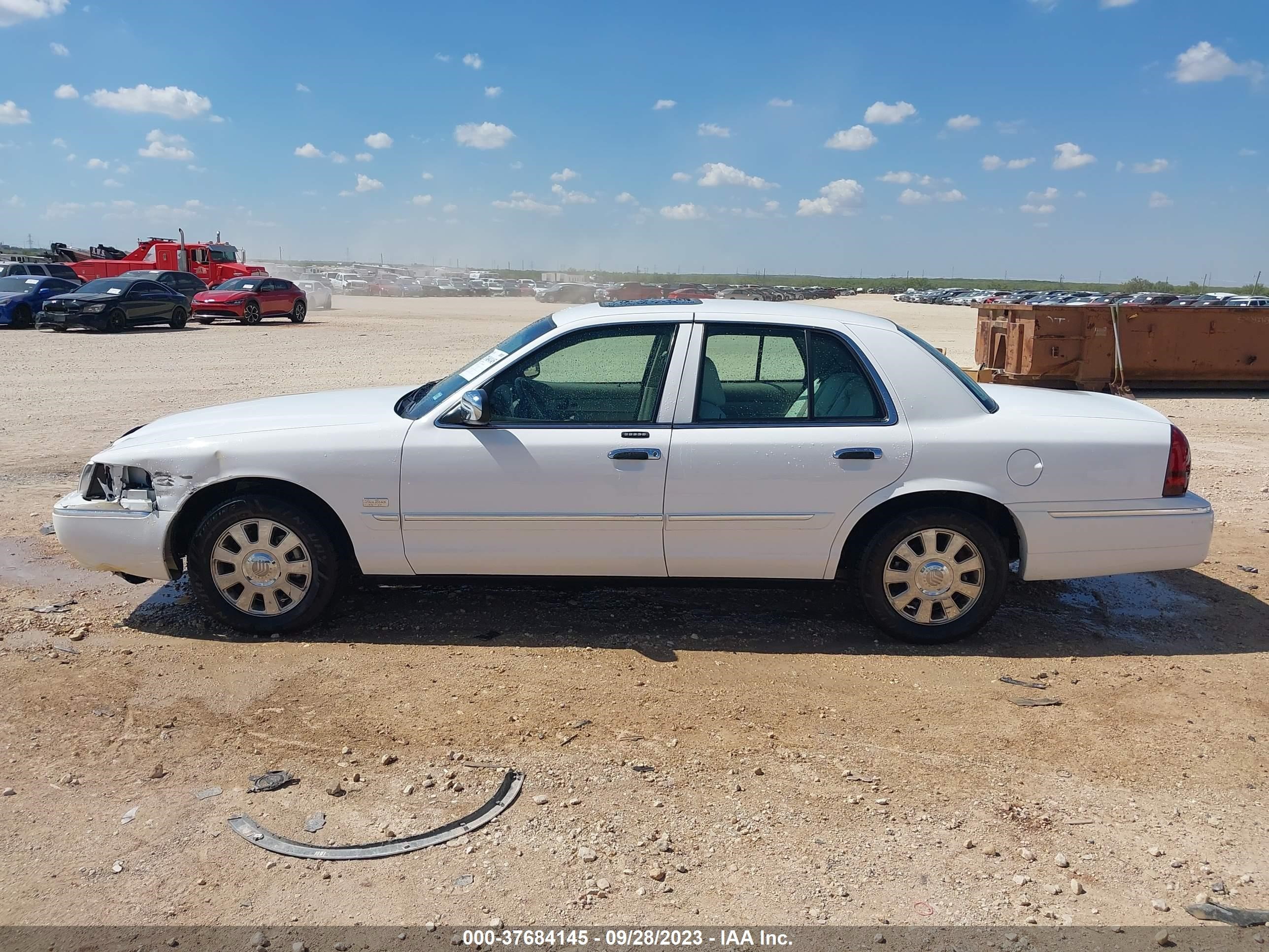 Photo 13 VIN: 2MHHM75V17X620695 - MERCURY GRAND MARQUIS 