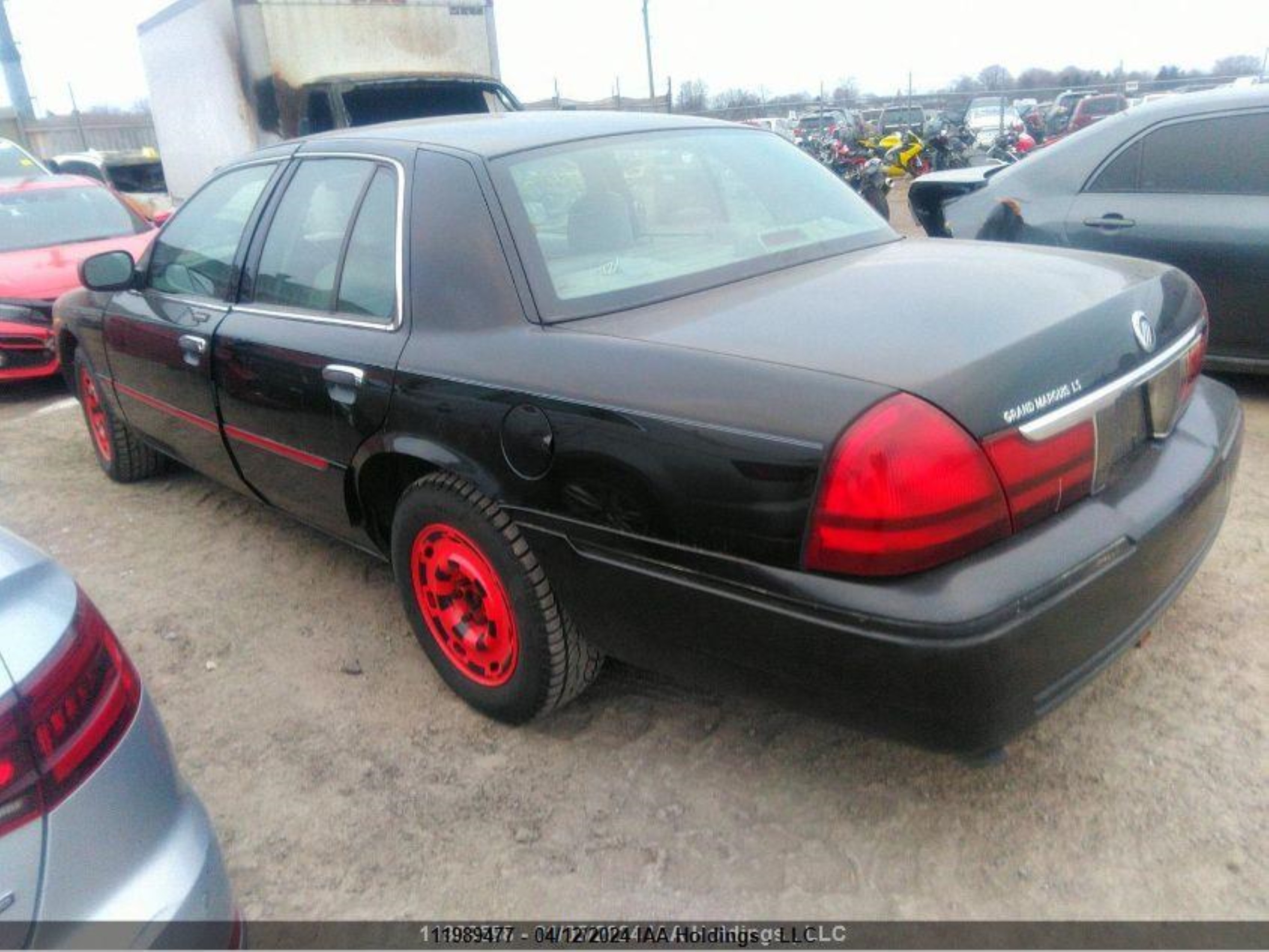 Photo 2 VIN: 2MHHM75W25X652822 - MERCURY GRAND MARQUIS 