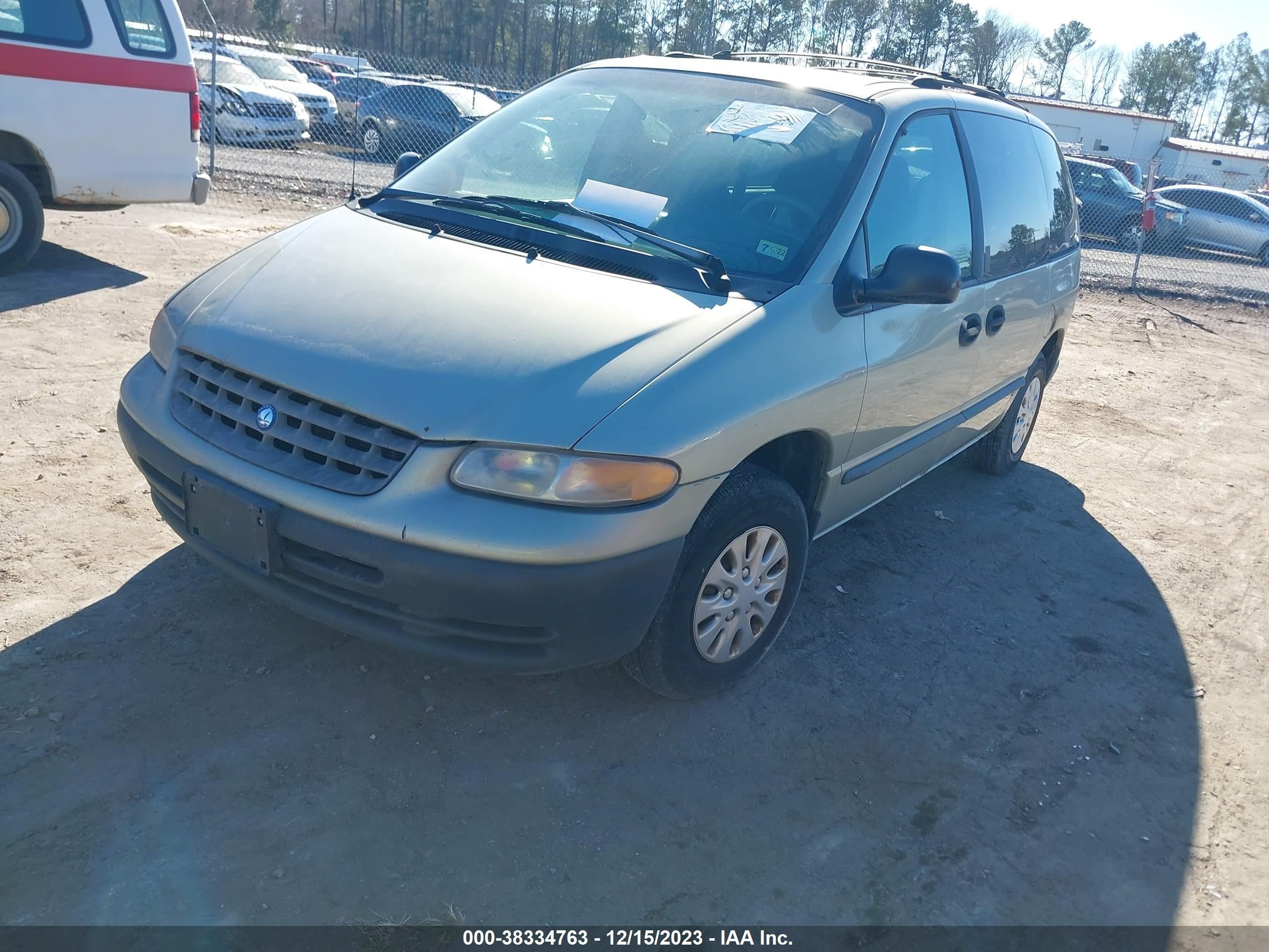 Photo 1 VIN: 2P4FP2538XR171529 - PLYMOUTH VOYAGER 