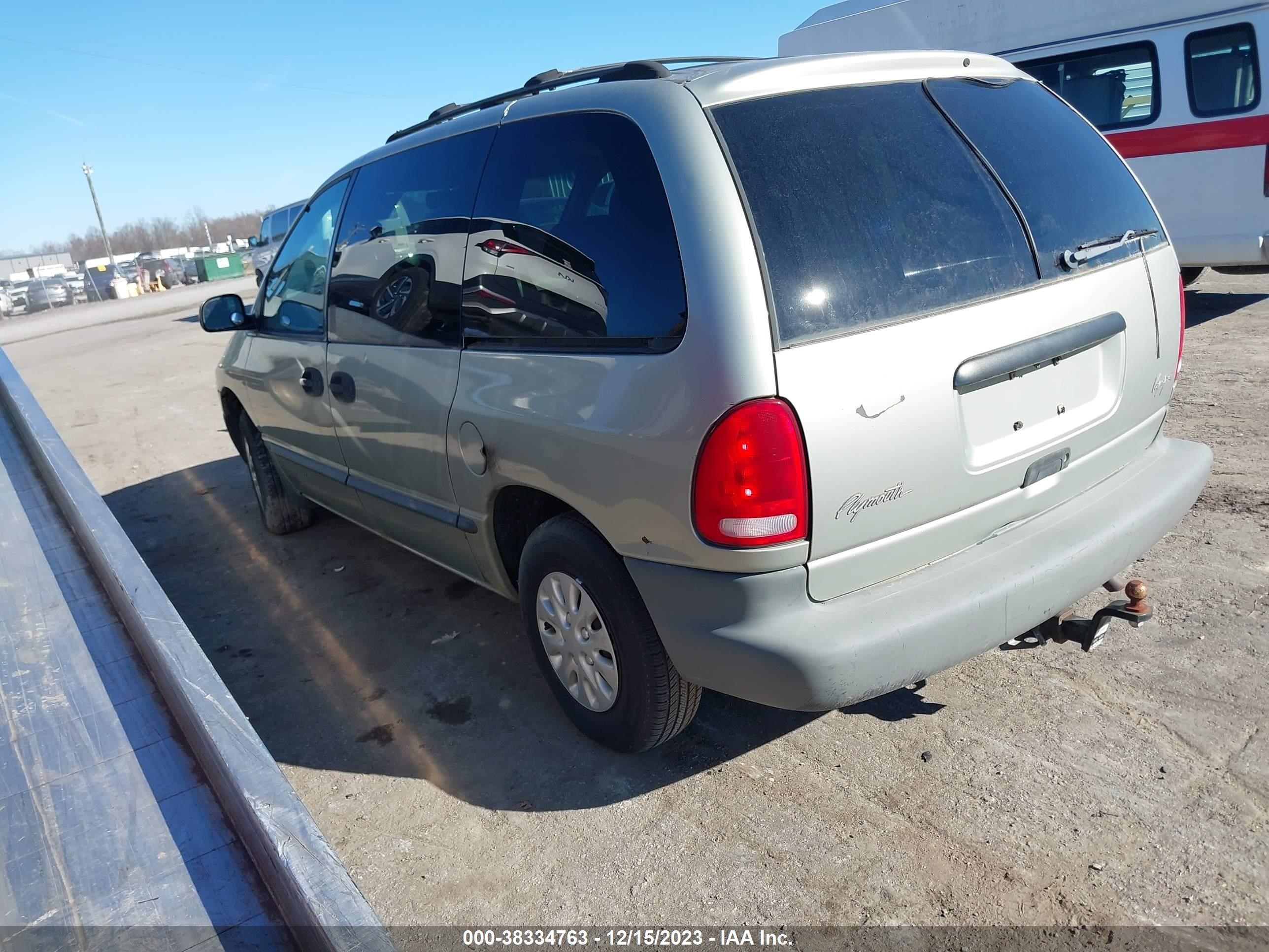 Photo 2 VIN: 2P4FP2538XR171529 - PLYMOUTH VOYAGER 