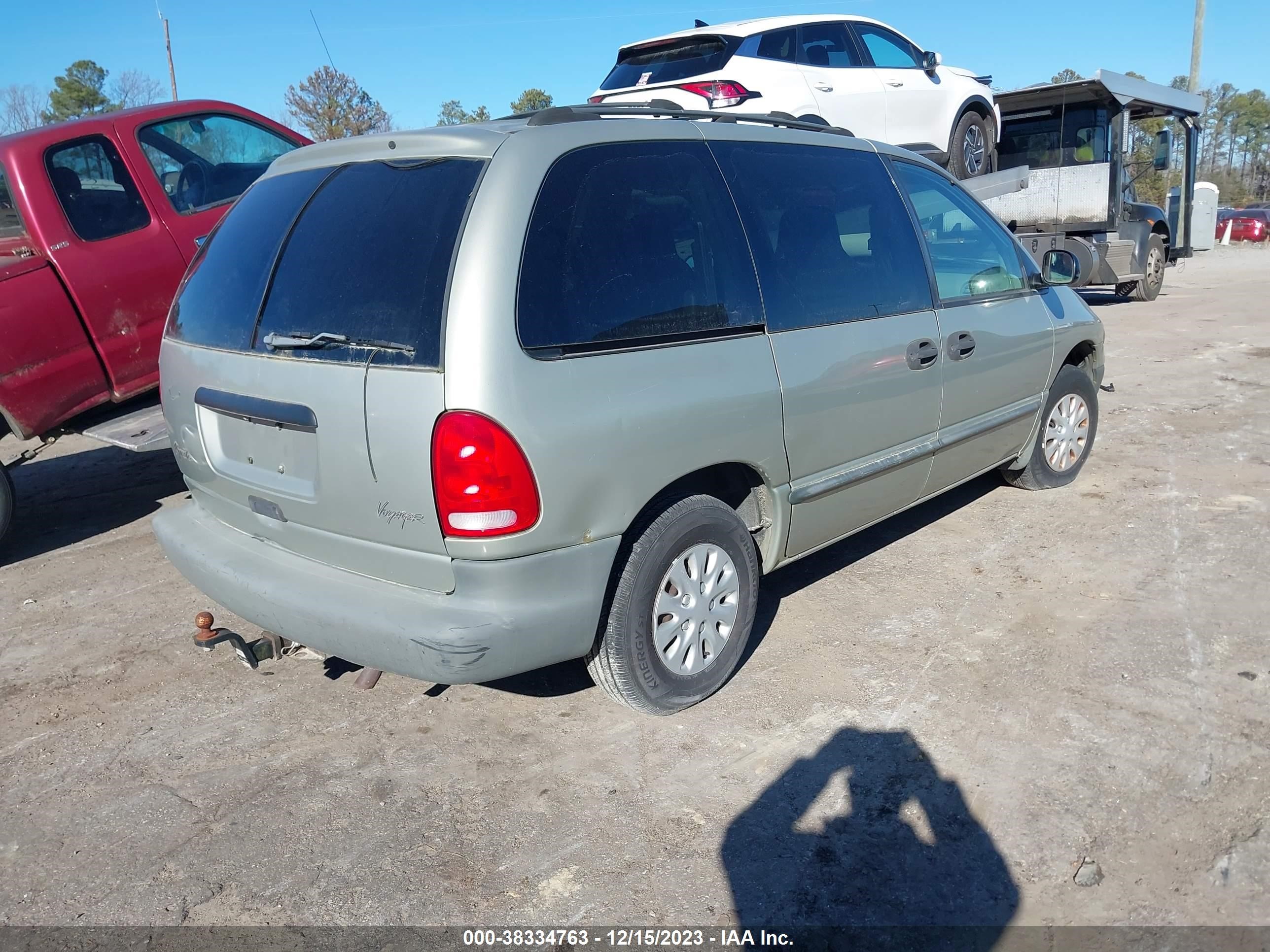 Photo 3 VIN: 2P4FP2538XR171529 - PLYMOUTH VOYAGER 